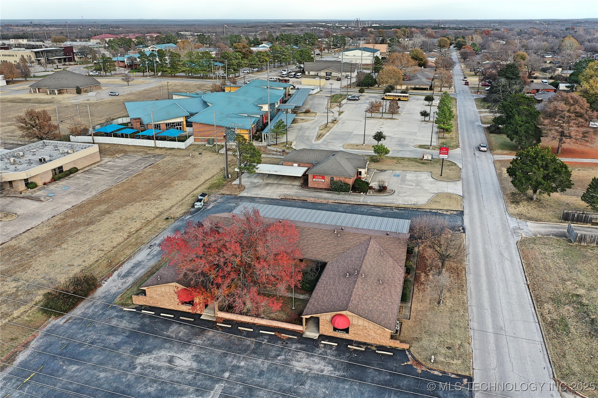 2400 N Commerce Street Property Photo 5