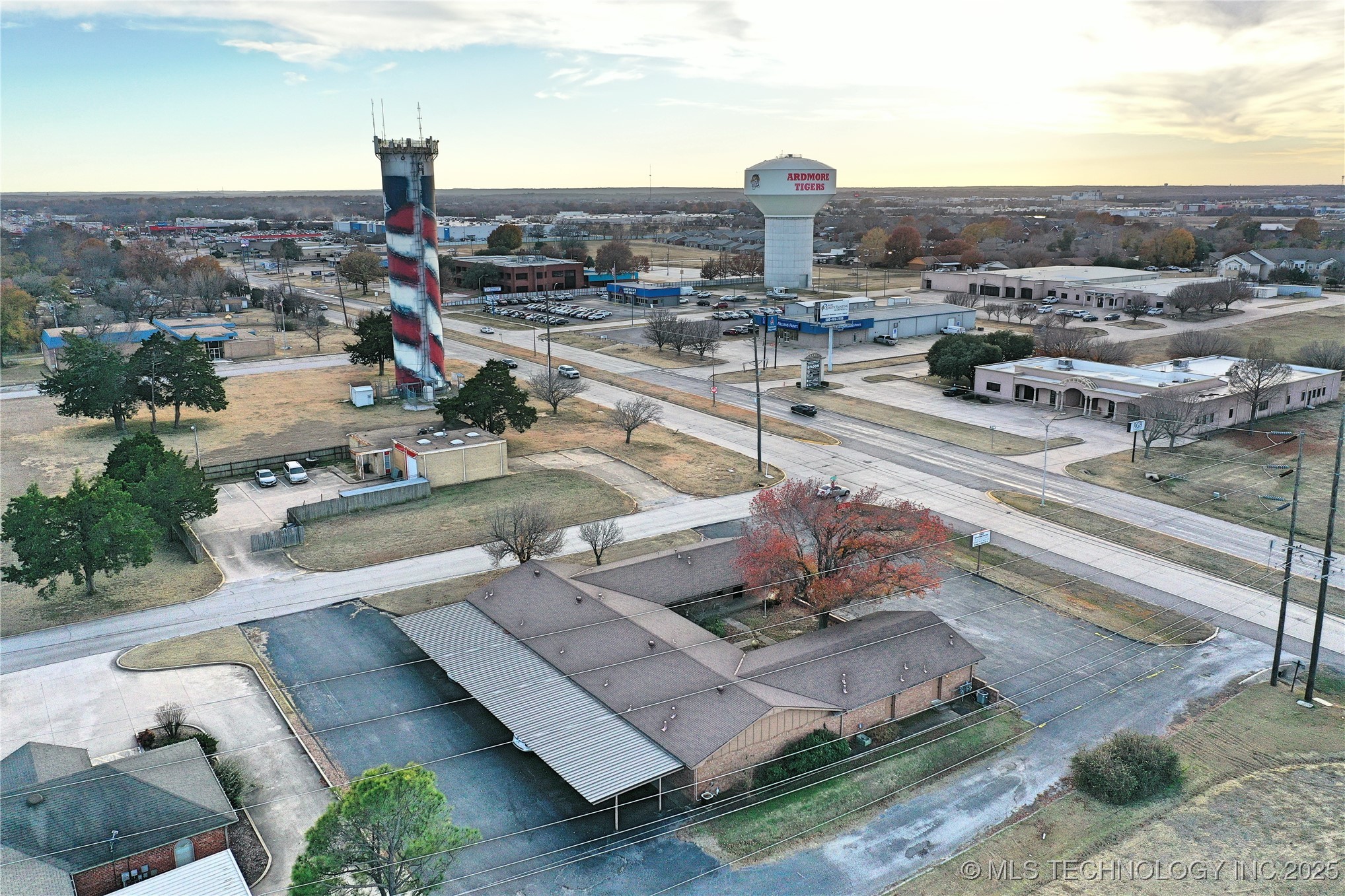 2400 N Commerce Street Property Photo 6