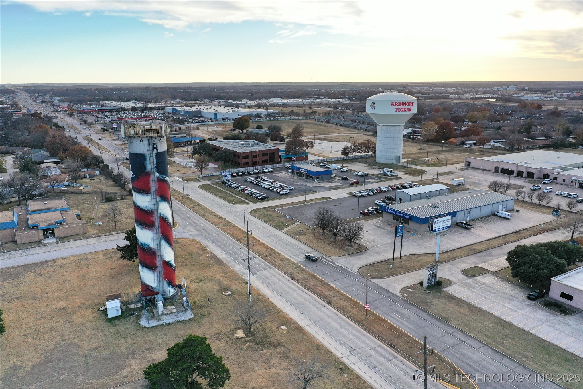 2400 N Commerce Street Property Photo 8