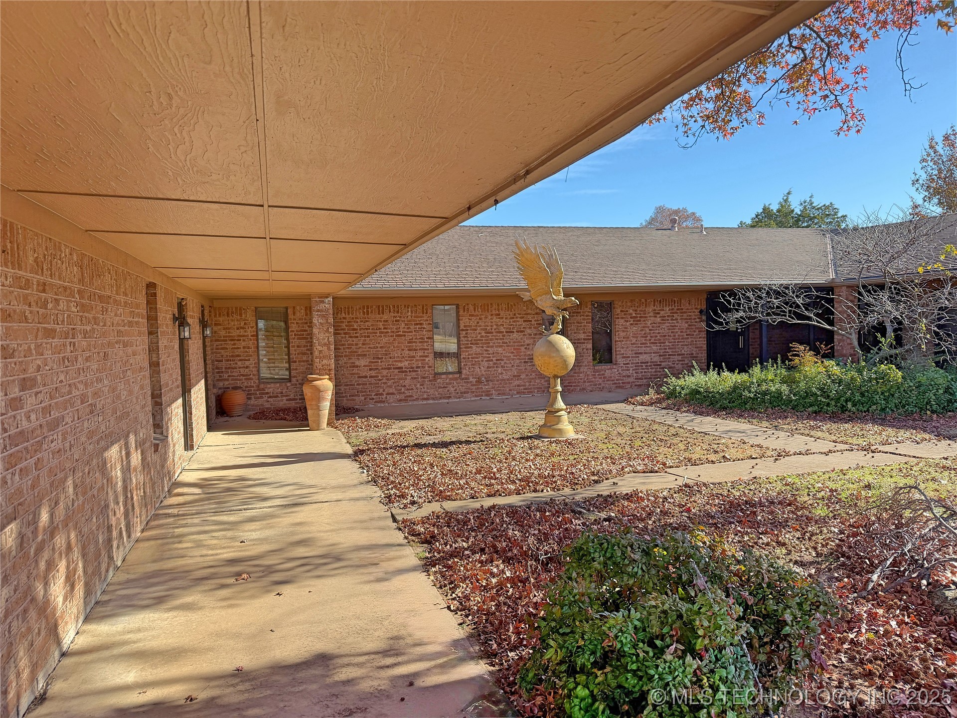 2400 N Commerce Street Property Photo 9