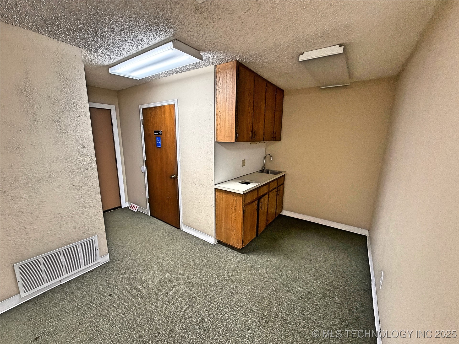 2400 N Commerce Street Property Photo 18