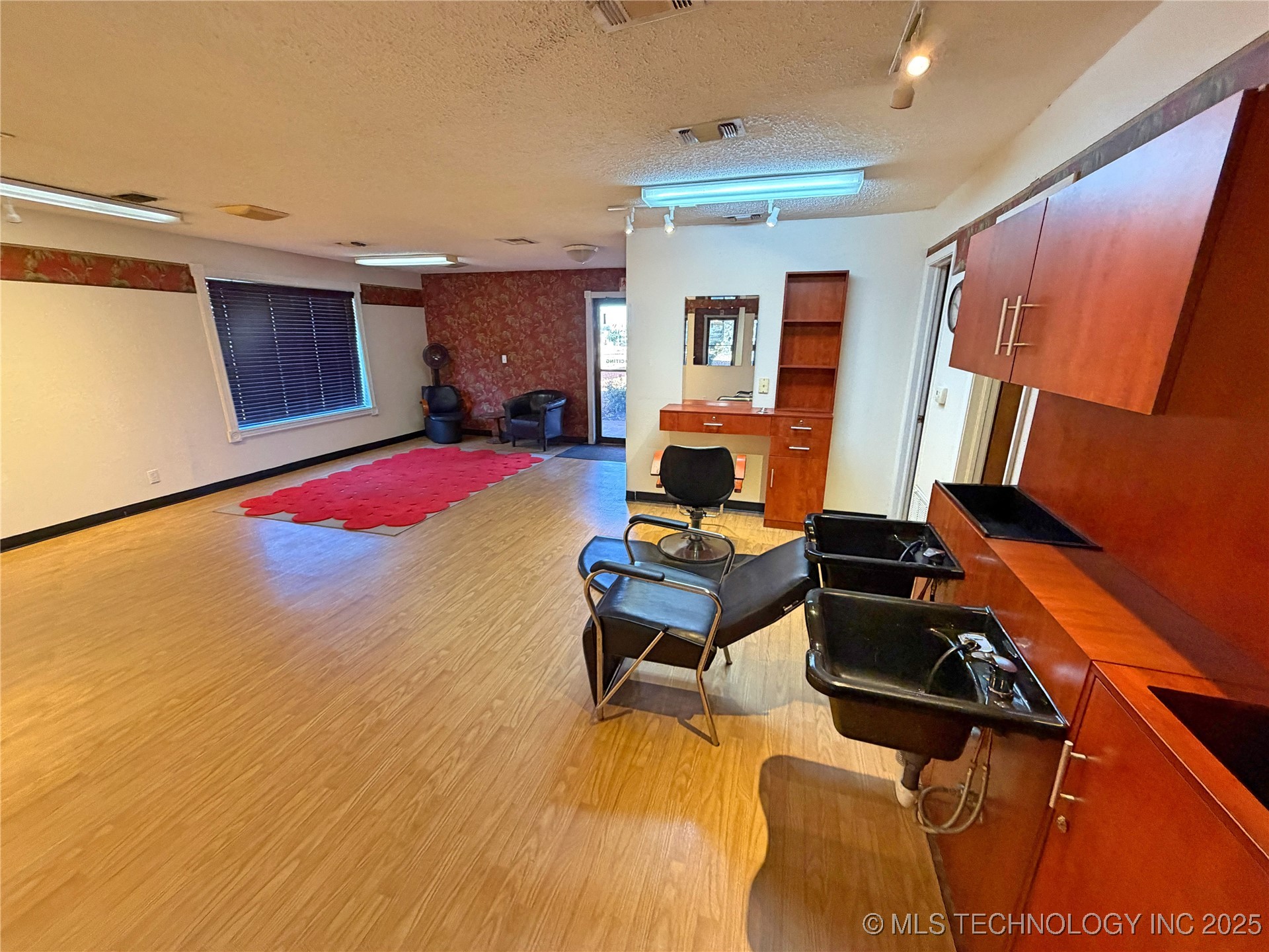 2400 N Commerce Street Property Photo 35