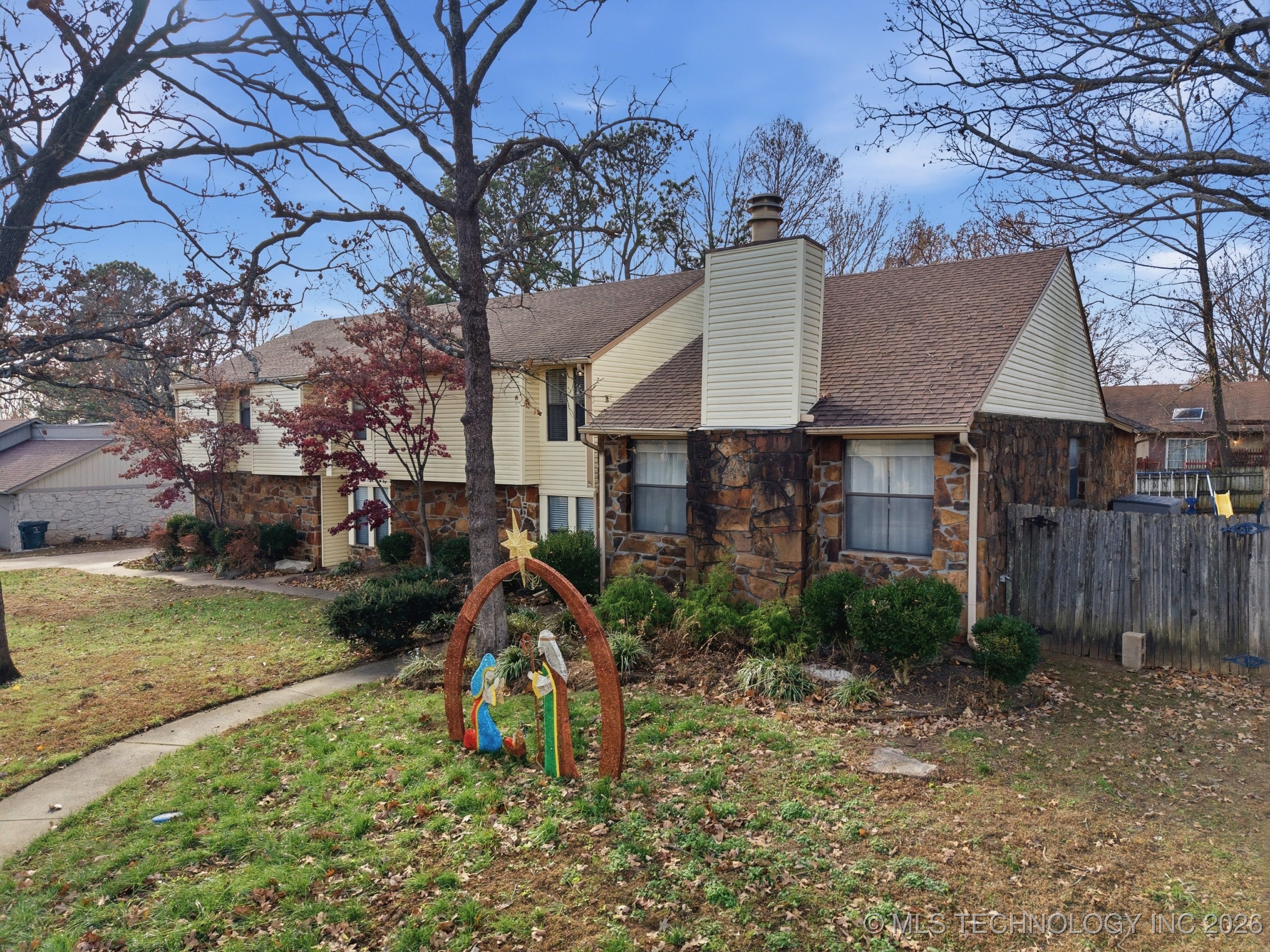 1007 N Faulkner Place Property Photo 2