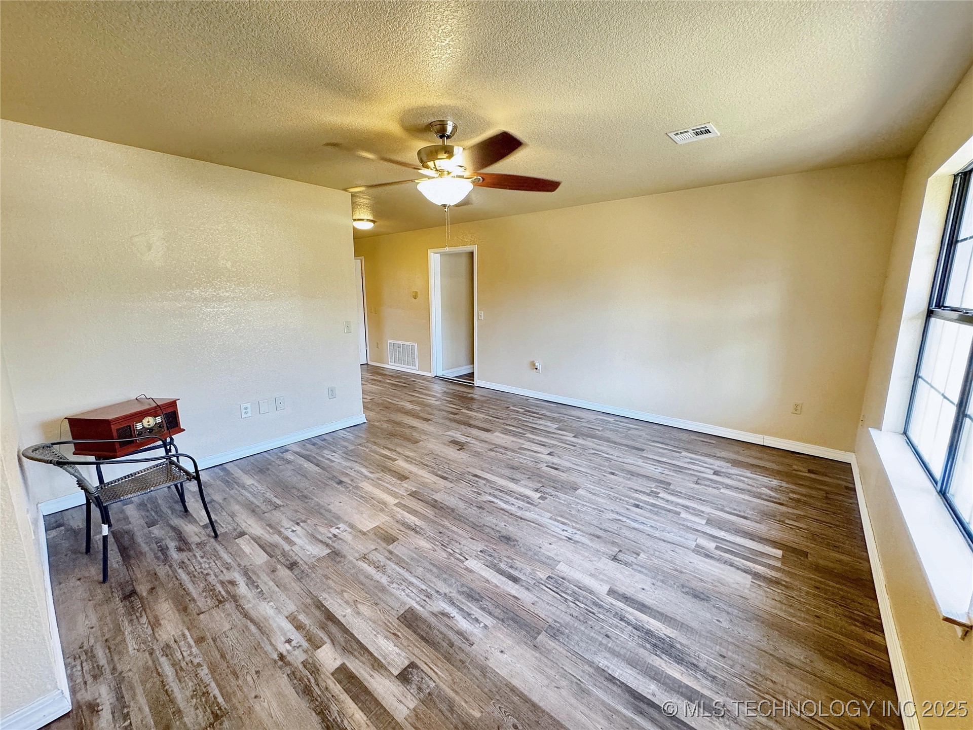 24536 E Woodland Road Property Photo 4