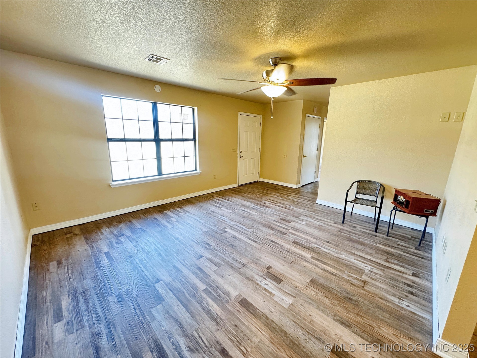 24536 E Woodland Road Property Photo 6