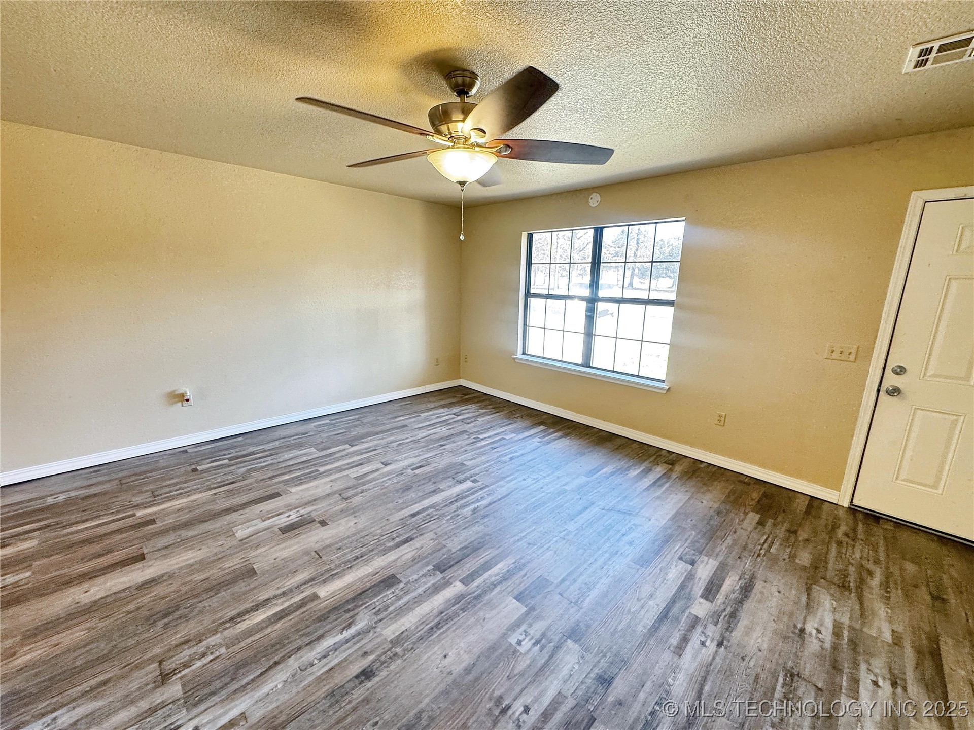 24536 E Woodland Road Property Photo 7