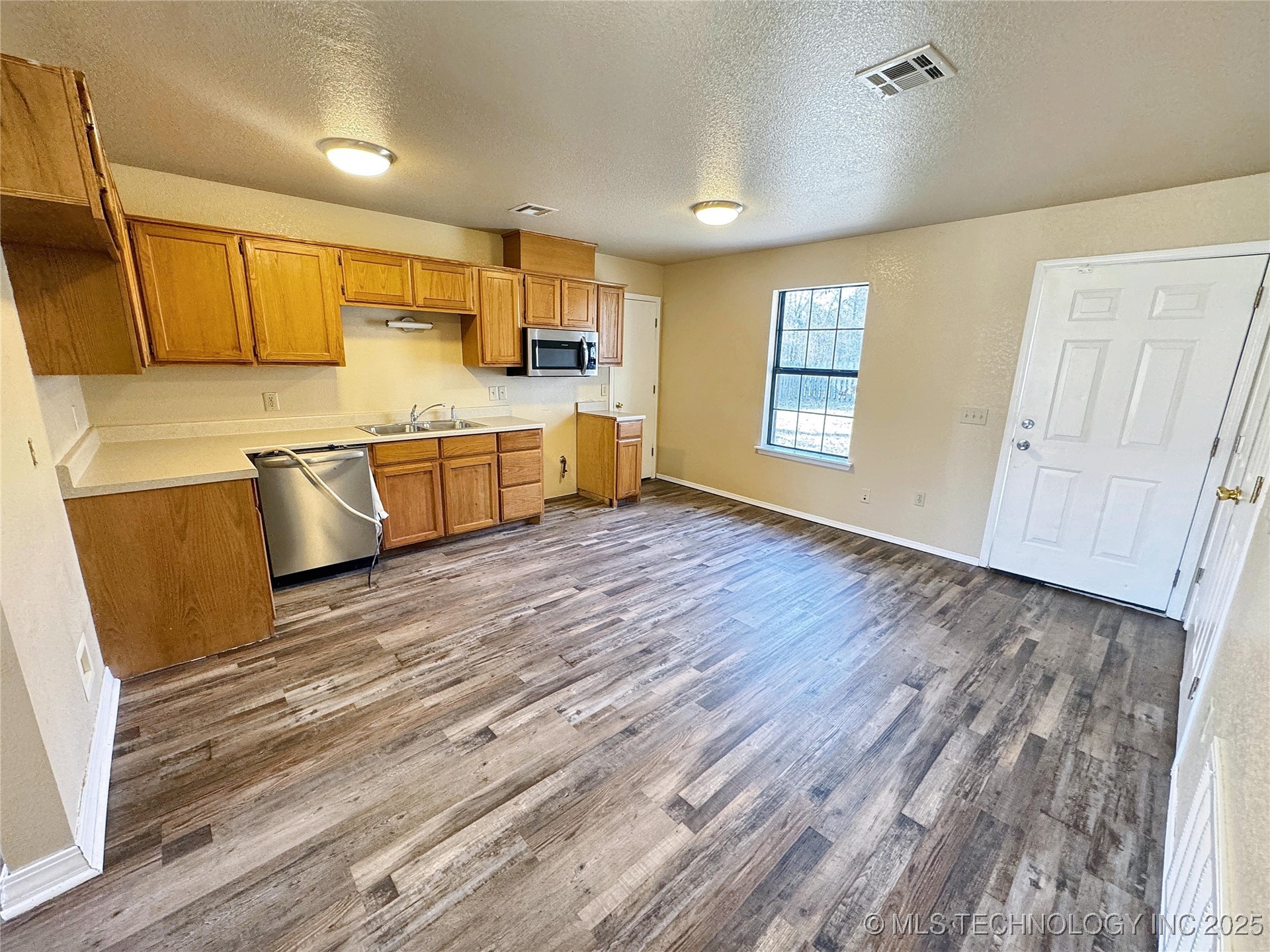 24536 E Woodland Road Property Photo 8