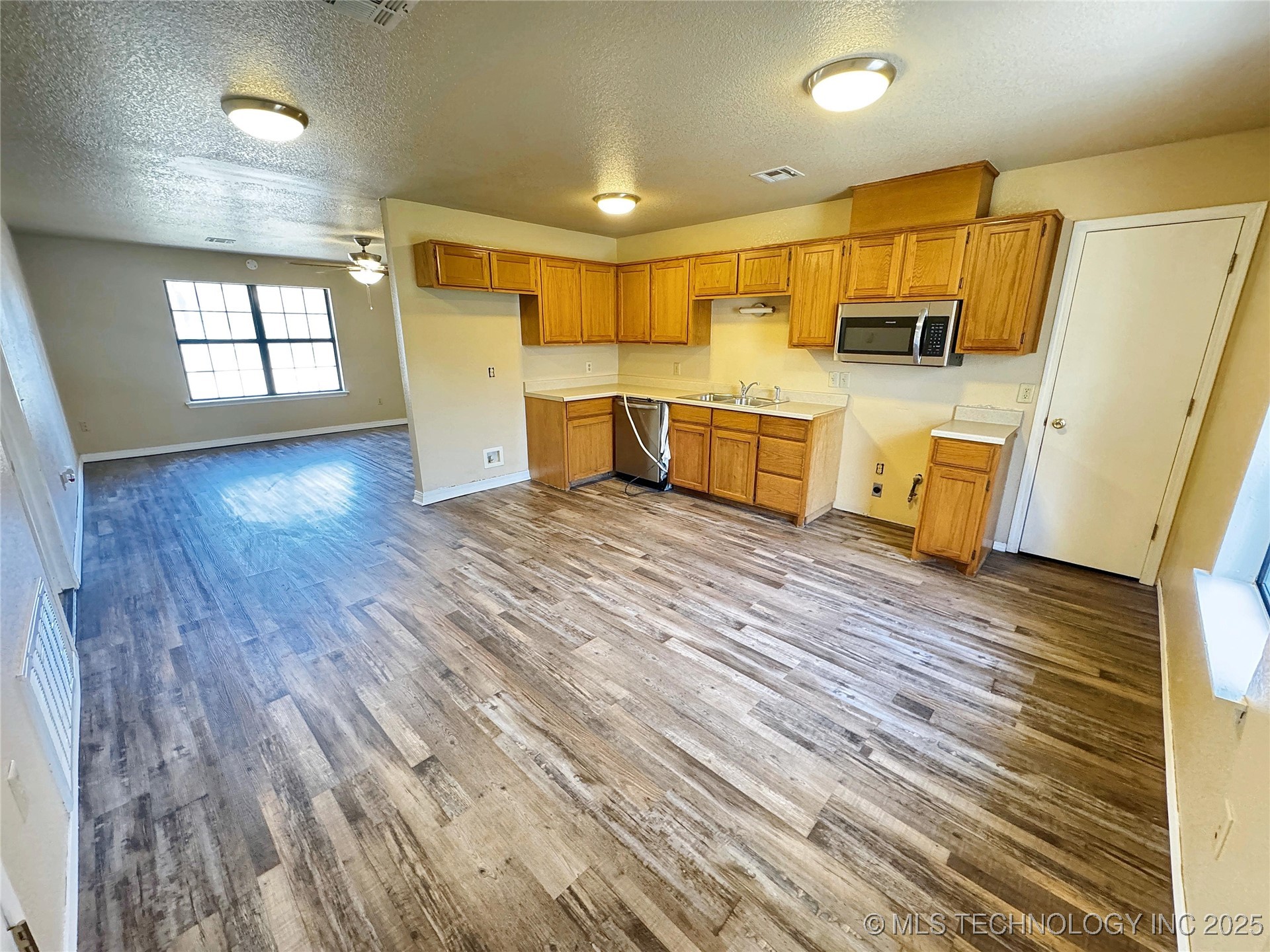 24536 E Woodland Road Property Photo 9