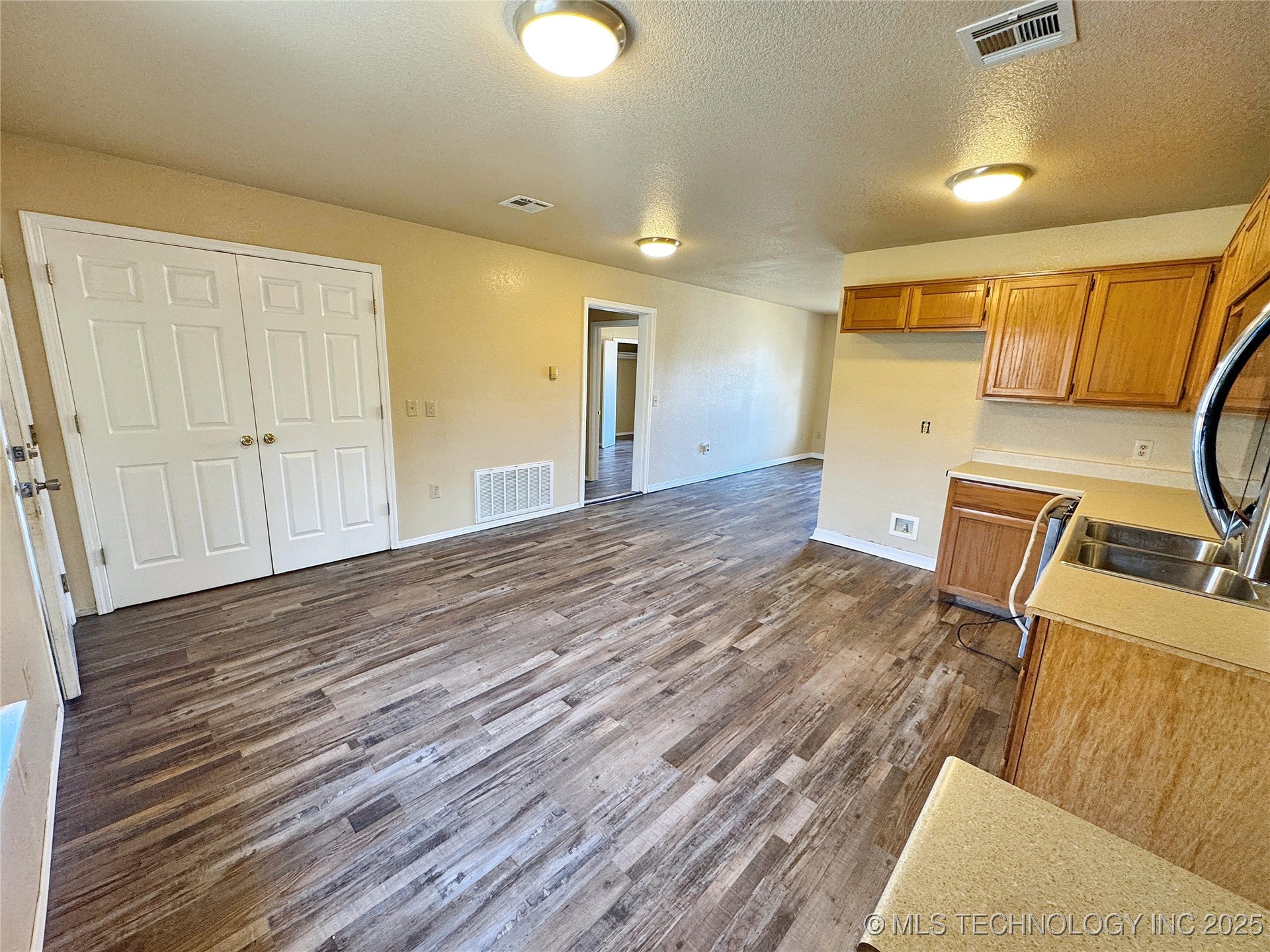 24536 E Woodland Road Property Photo 10