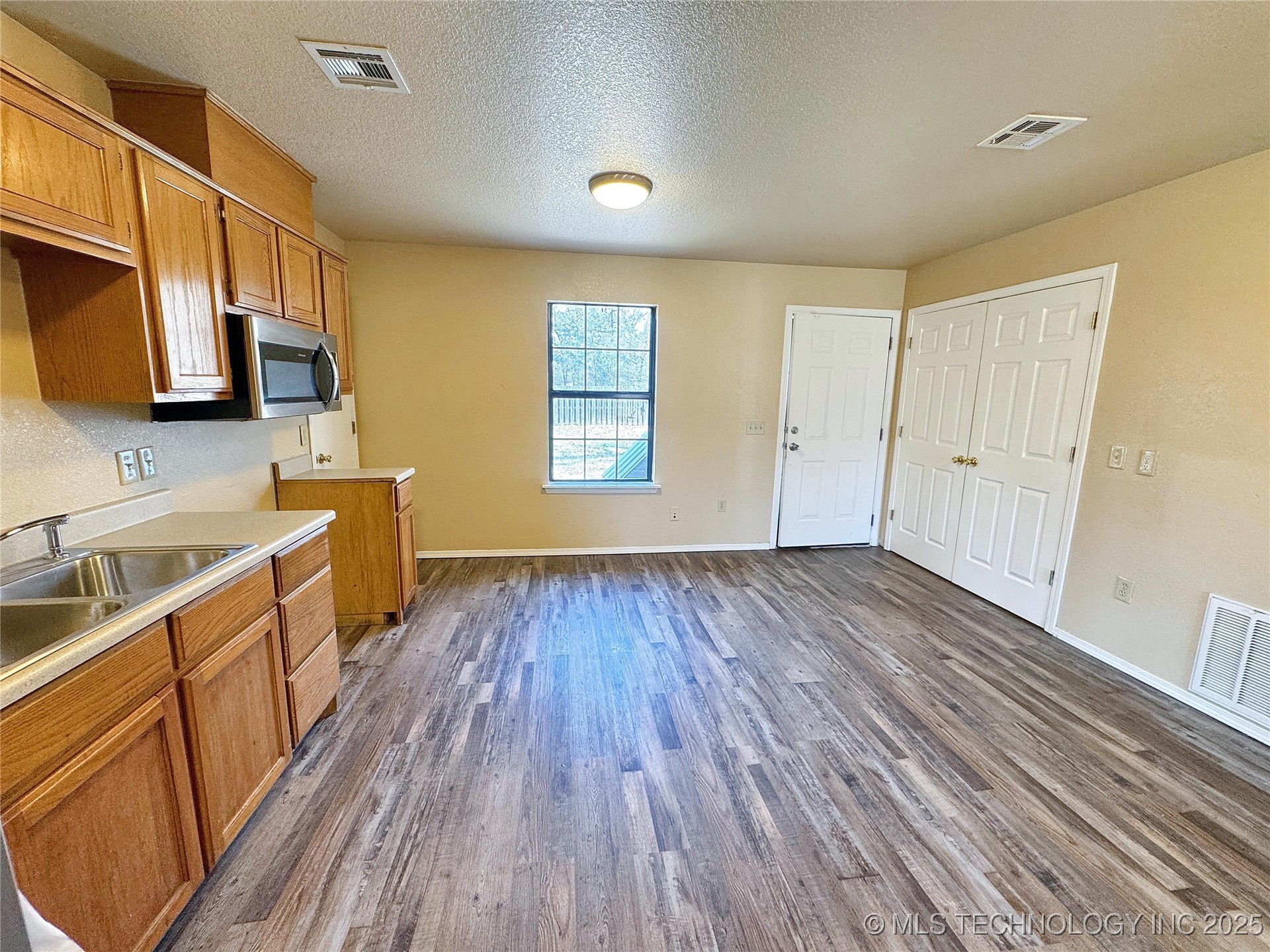 24536 E Woodland Road Property Photo 12