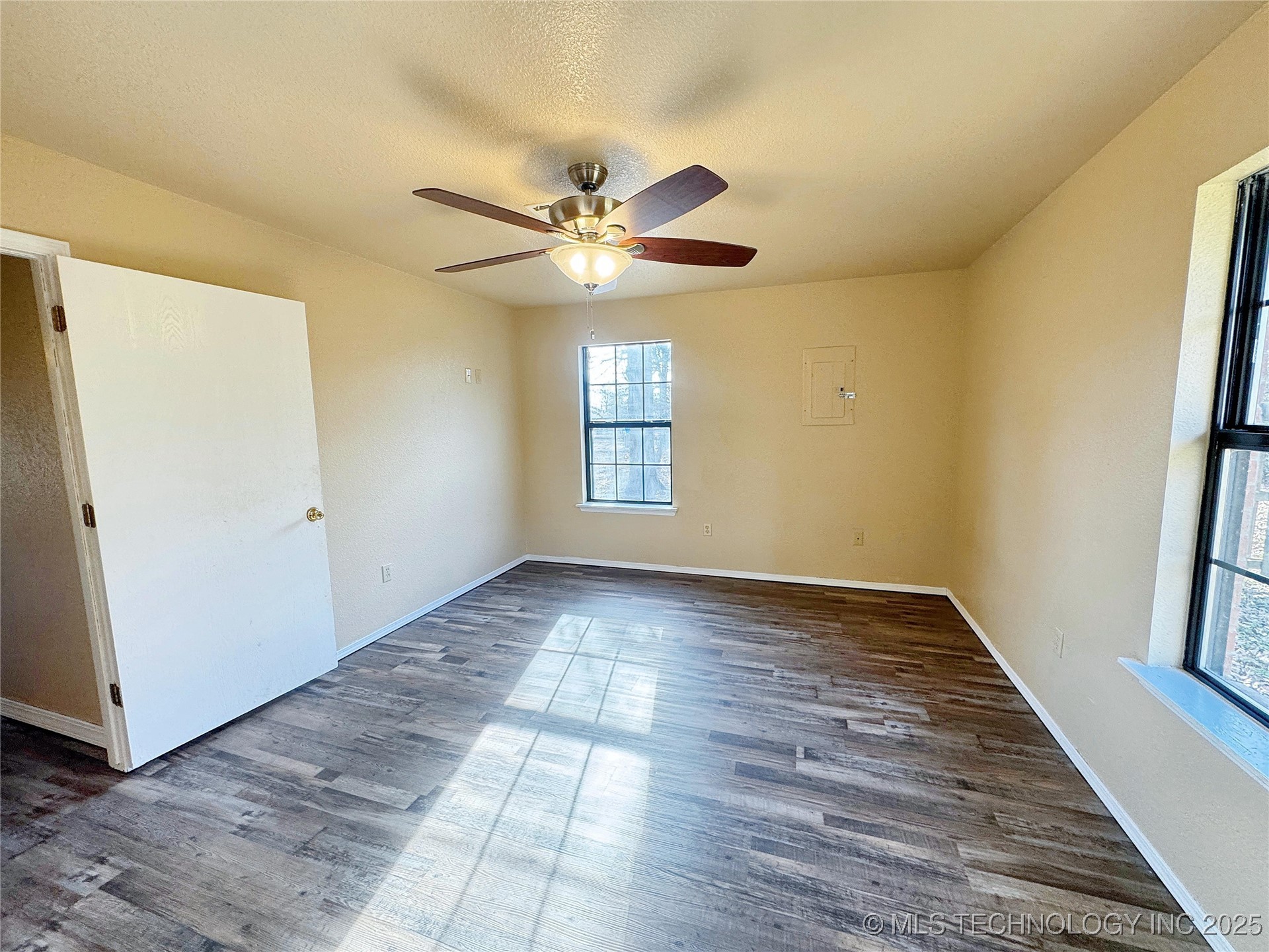 24536 E Woodland Road Property Photo 15