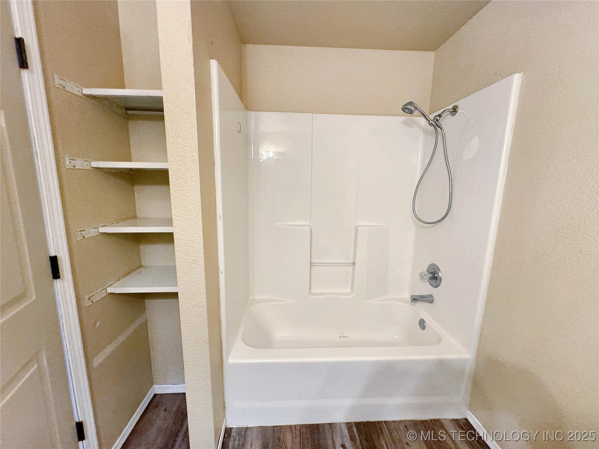 24536 E Woodland Road Property Photo 26