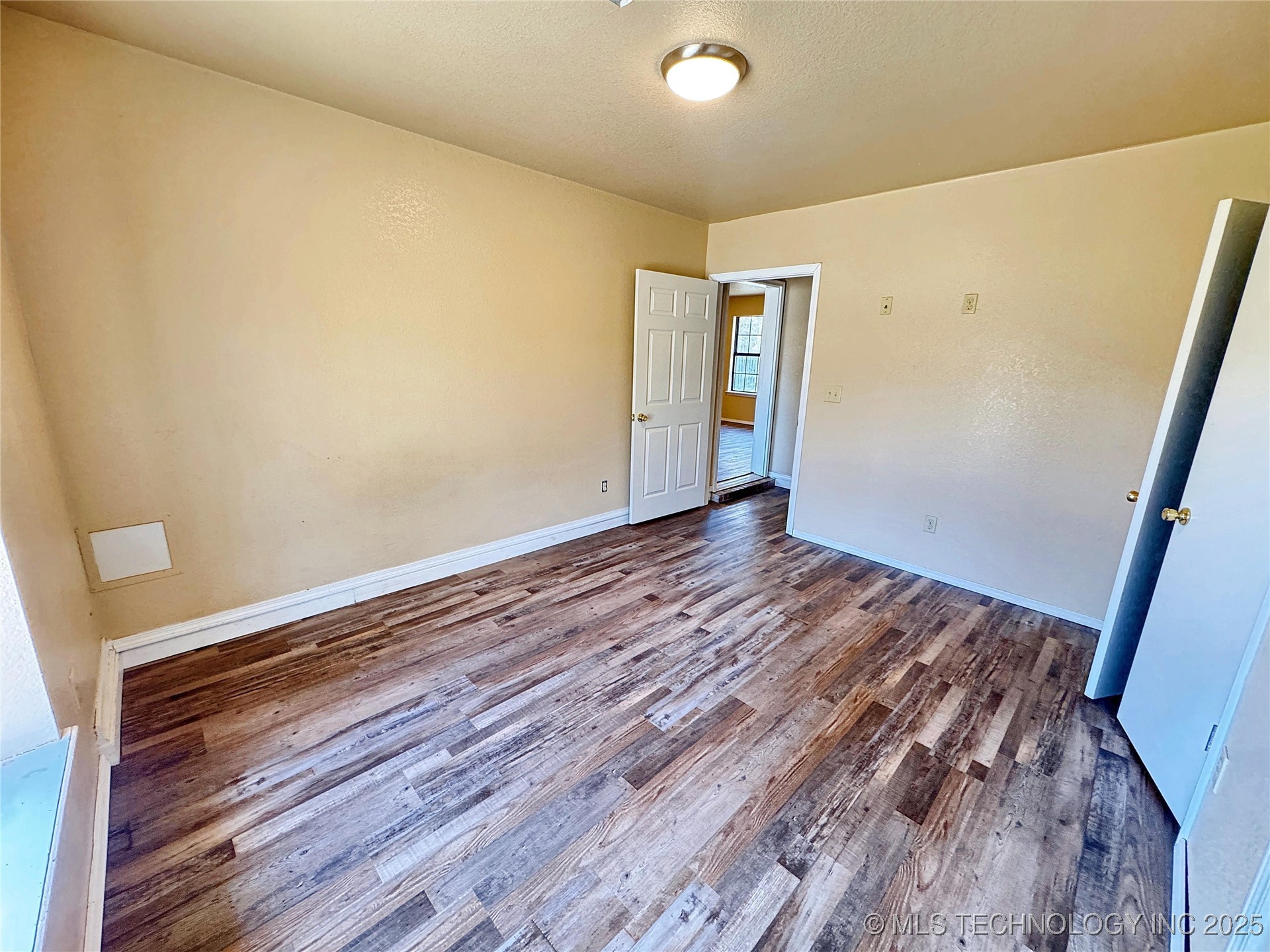 24536 E Woodland Road Property Photo 32