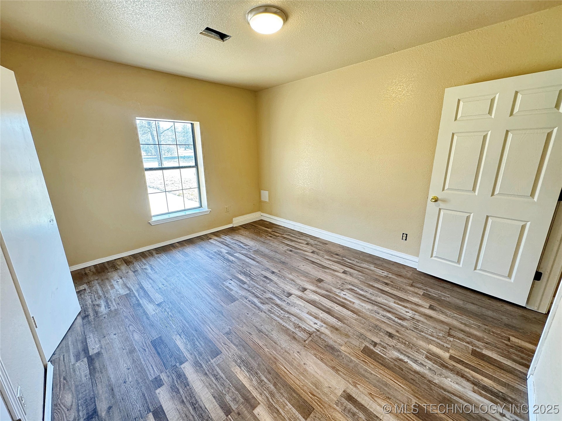 24536 E Woodland Road Property Photo 33