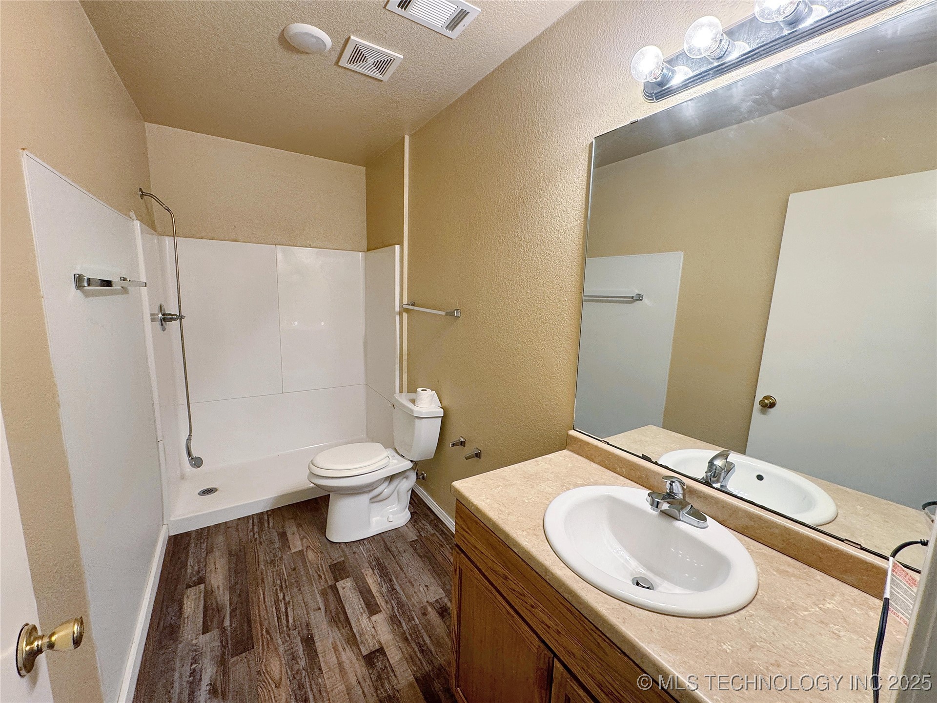 24536 E Woodland Road Property Photo 34