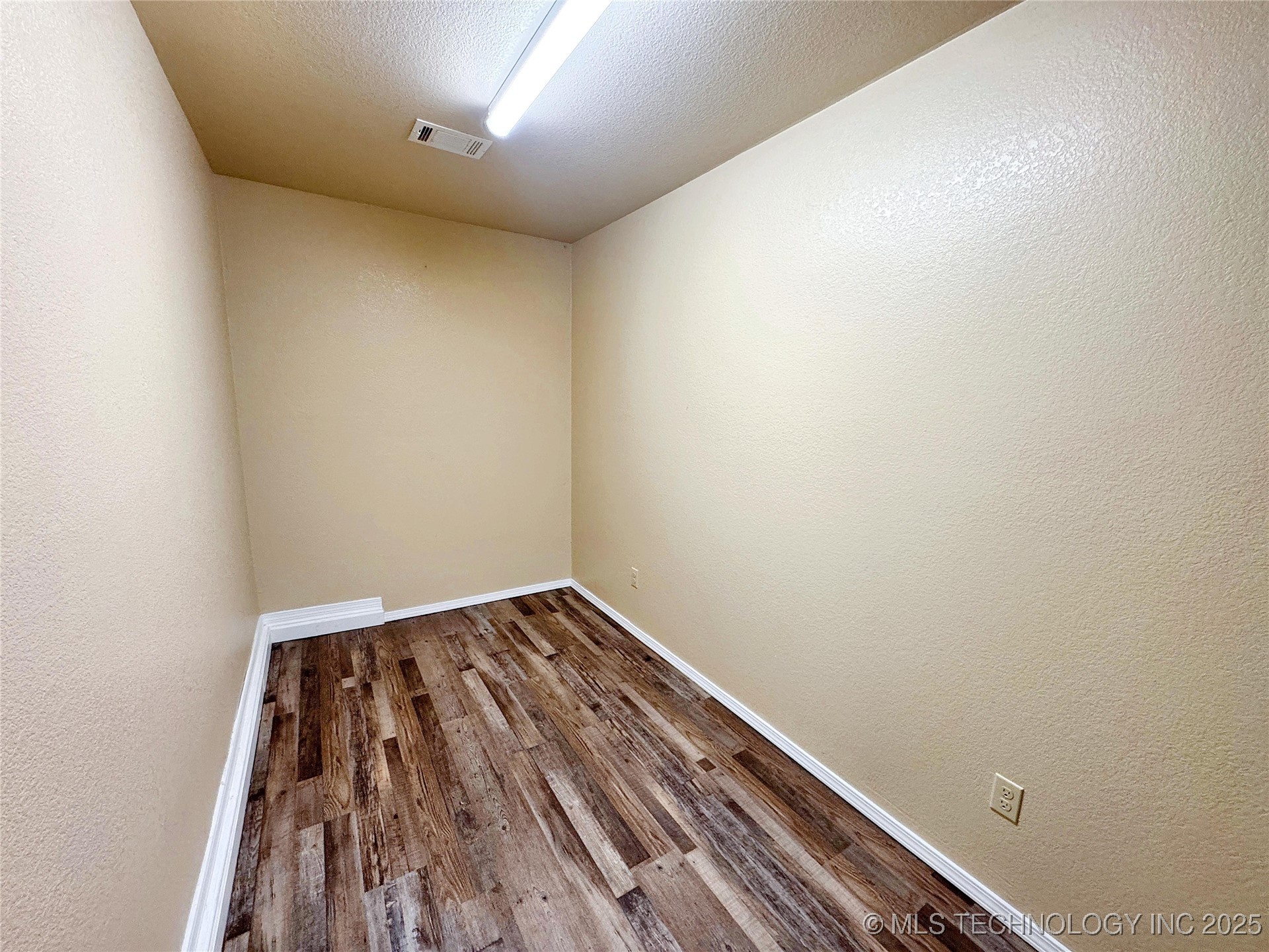 24536 E Woodland Road Property Photo 37