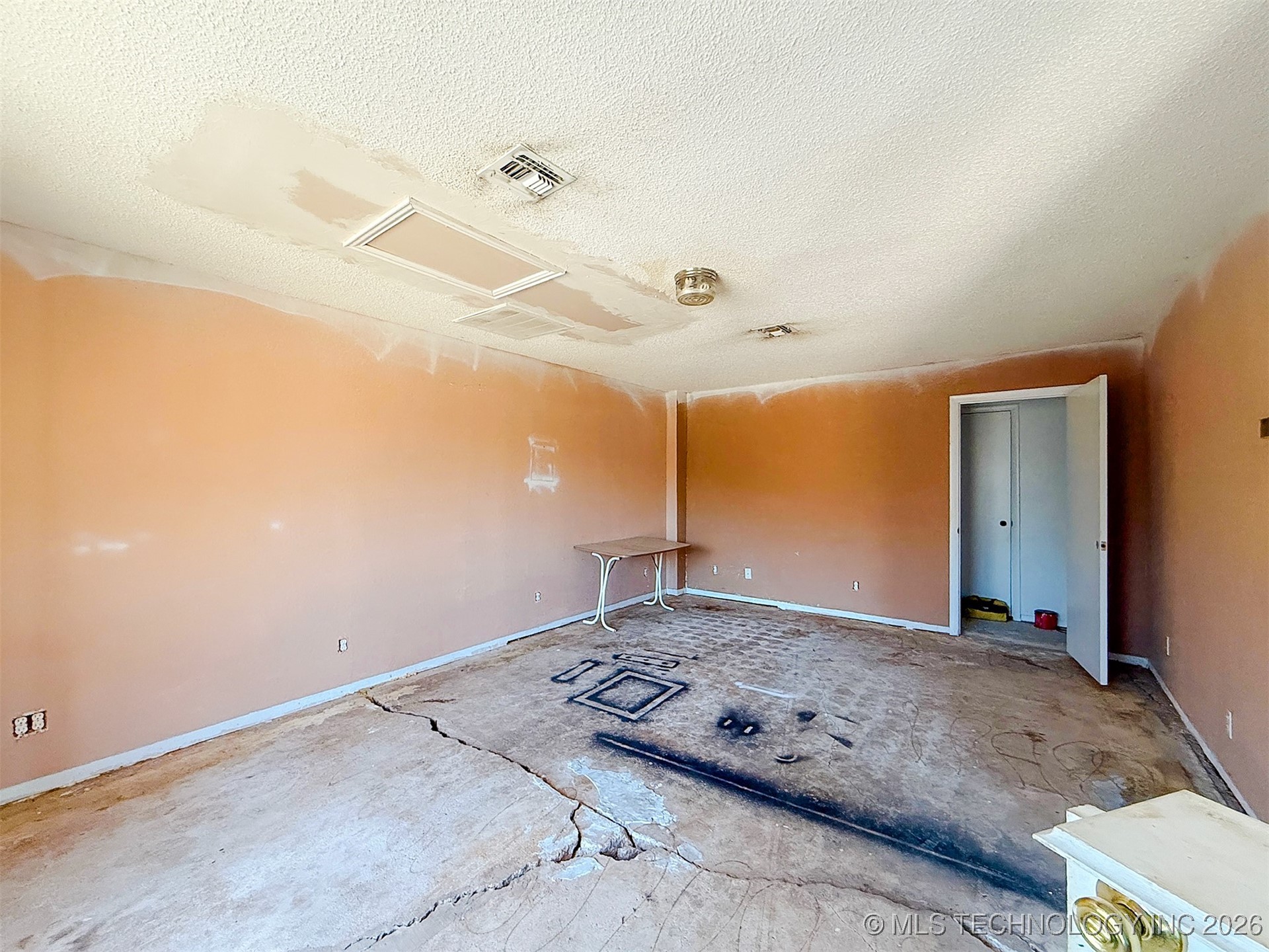 1231 W Easy Street Property Photo 7