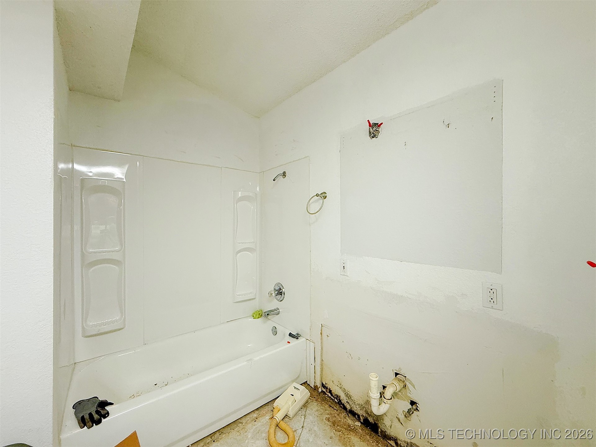 1231 W Easy Street Property Photo 8