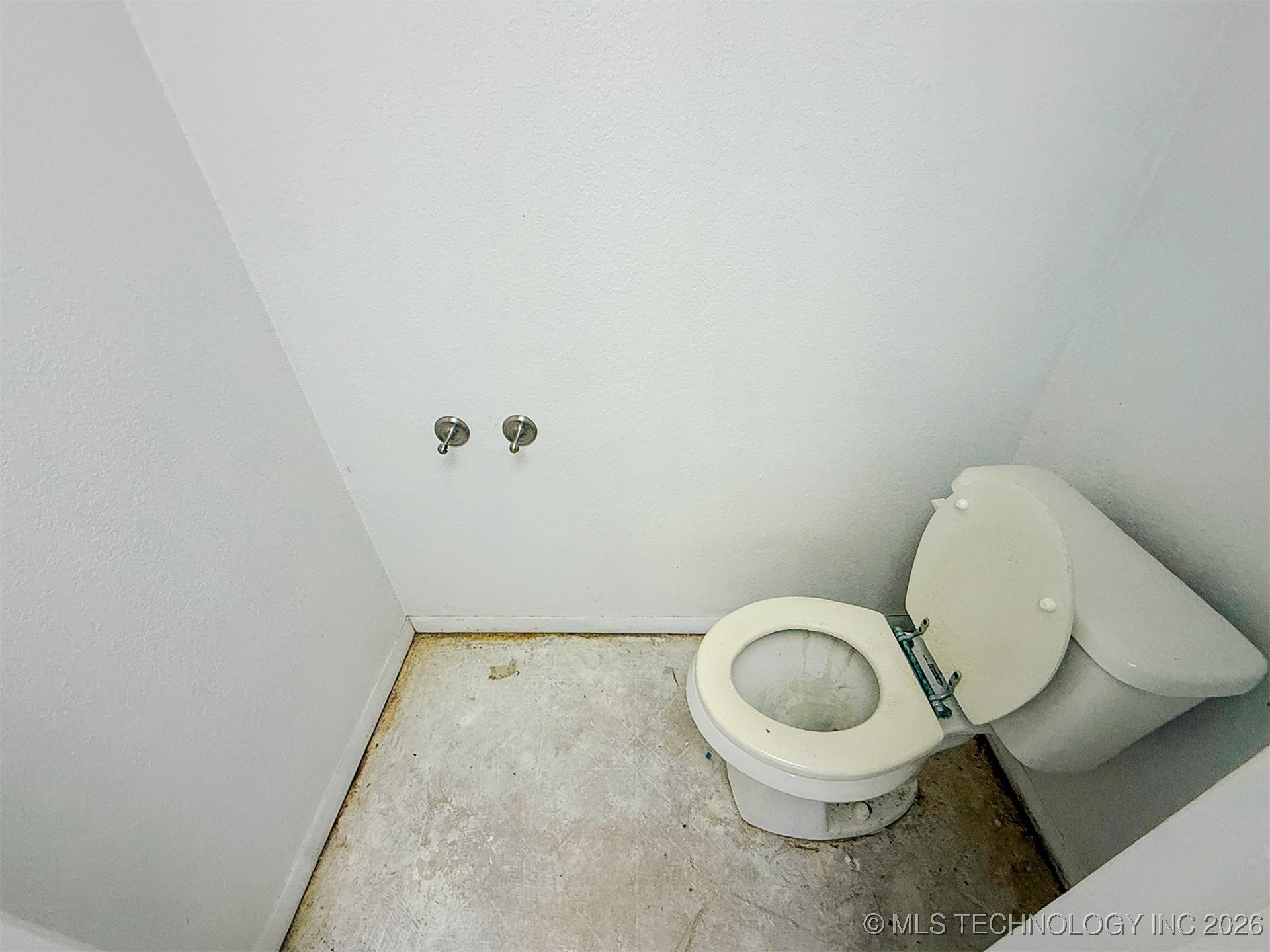 1231 W Easy Street Property Photo 9