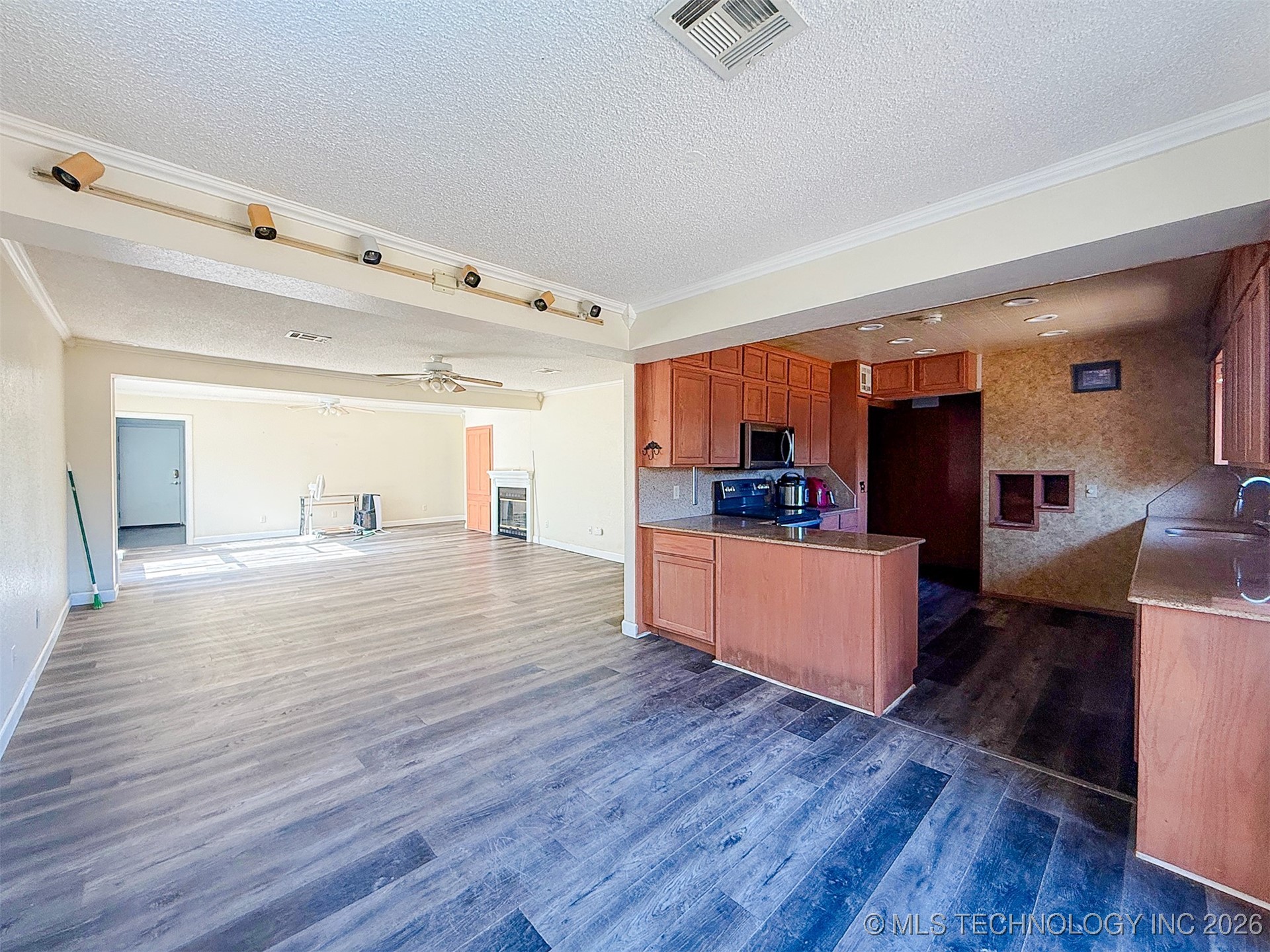 1231 W Easy Street Property Photo 13