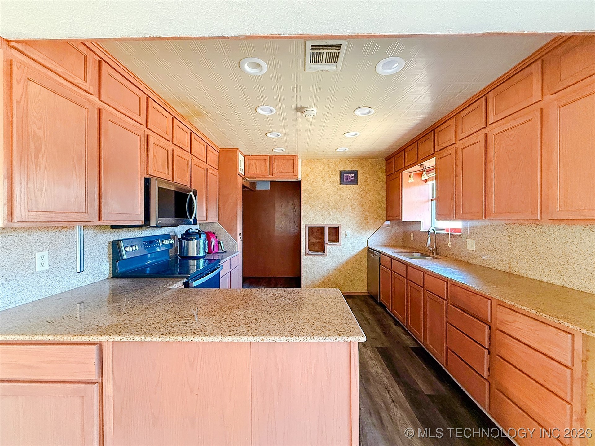 1231 W Easy Street Property Photo 14