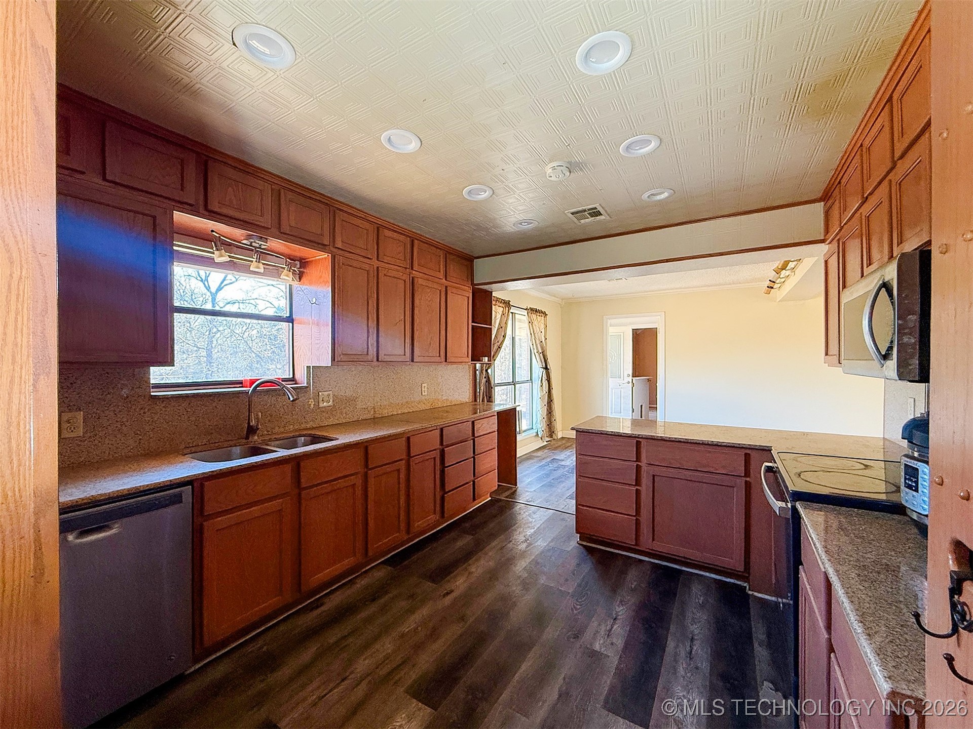 1231 W Easy Street Property Photo 16