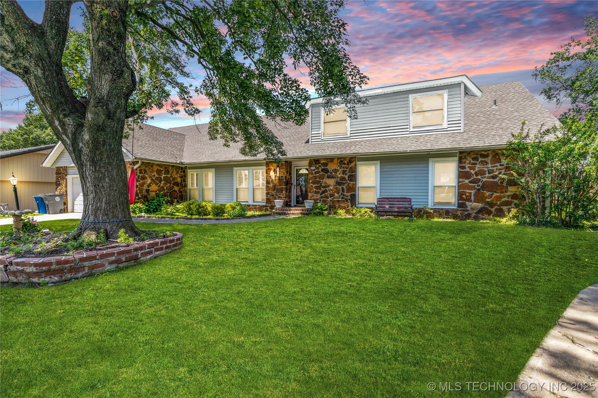 9208 S 70th Avenue E Property Photo 1