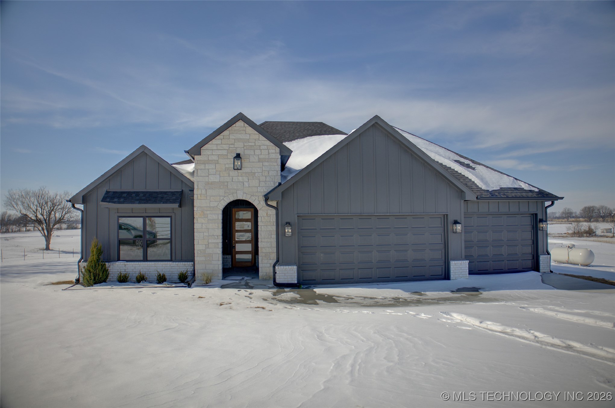 6804 S 337th East Avenue Property Photo 2