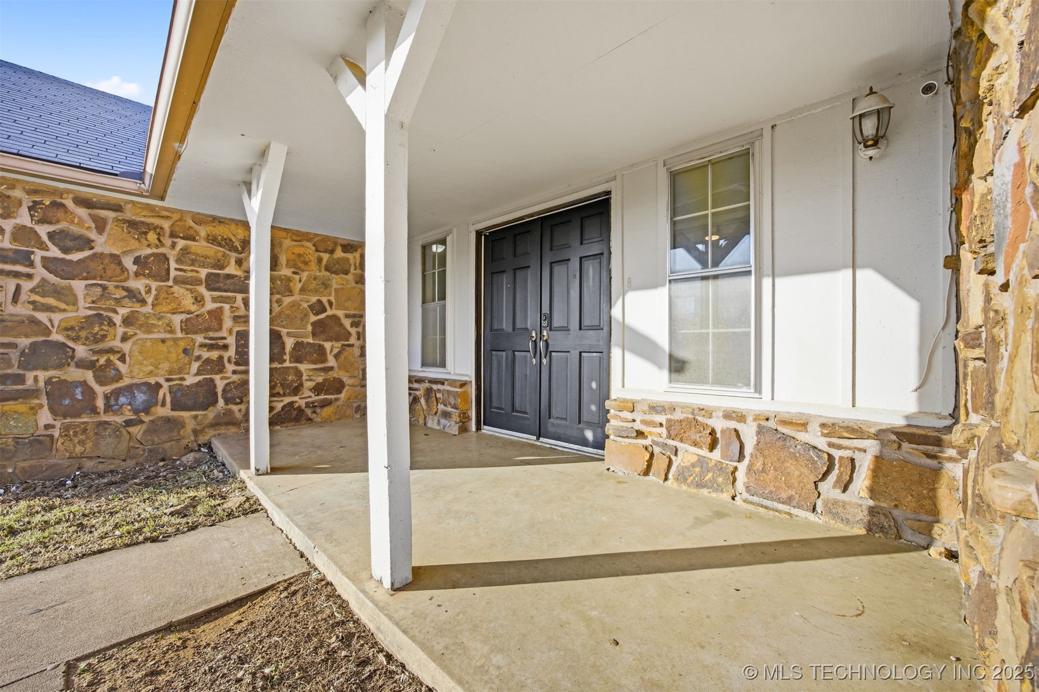 23979 E 320 Road Property Photo 3