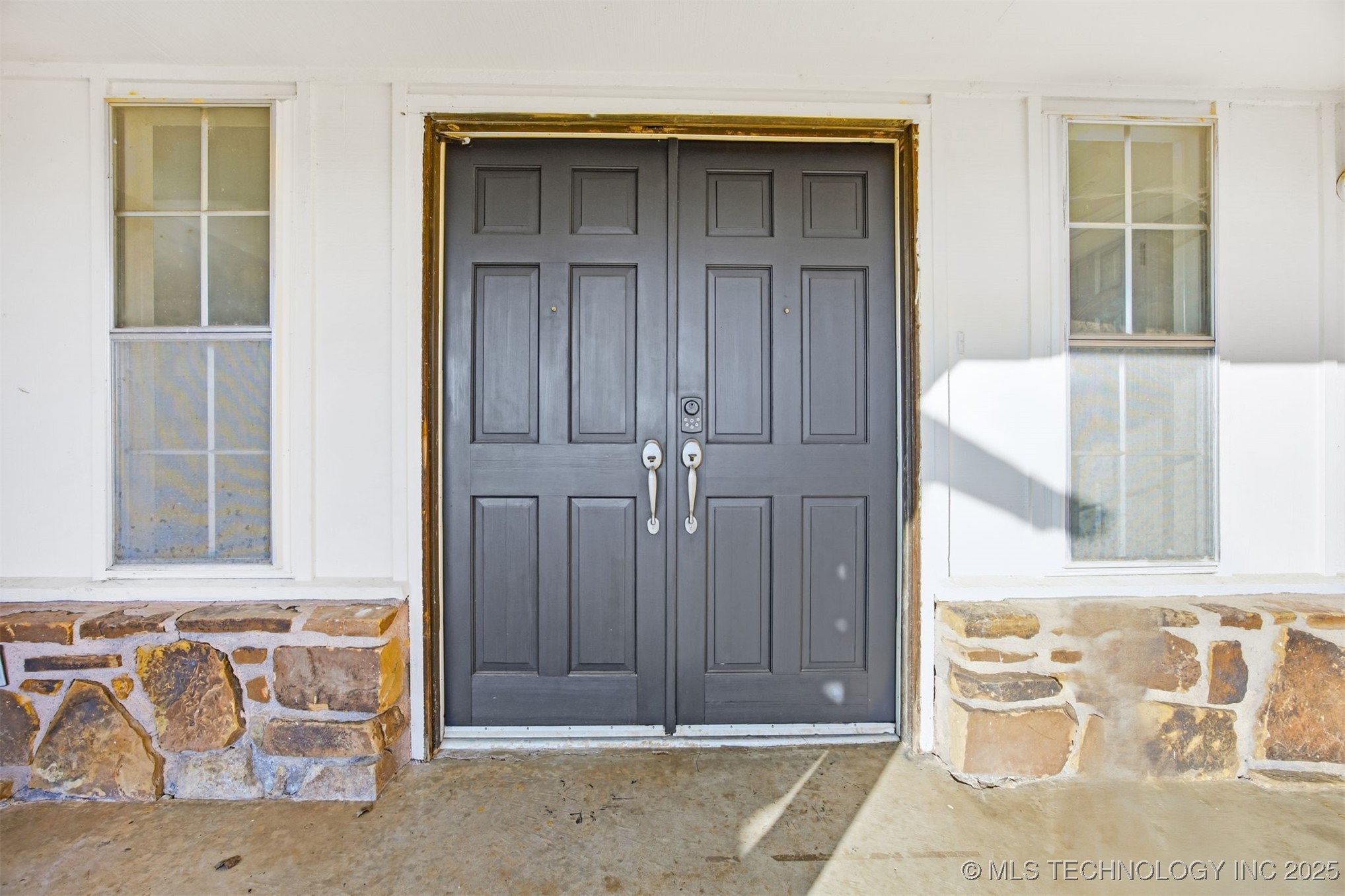 23979 E 320 Road Property Photo 4