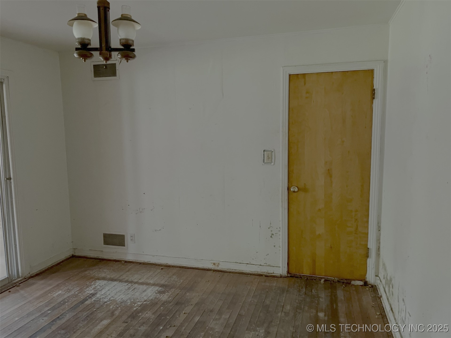 1636 E 4th Street Property Photo 6