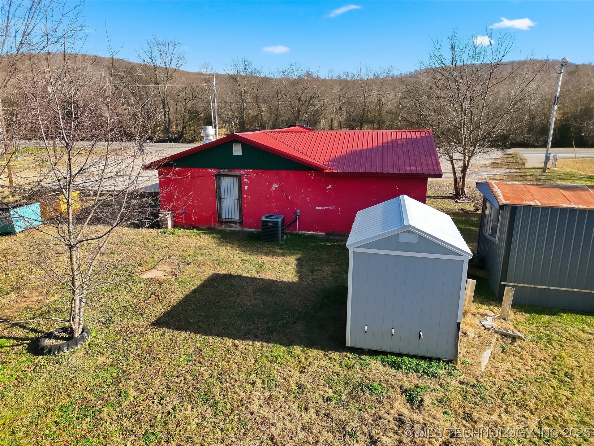 87792 Hwy 59 Property Photo 3