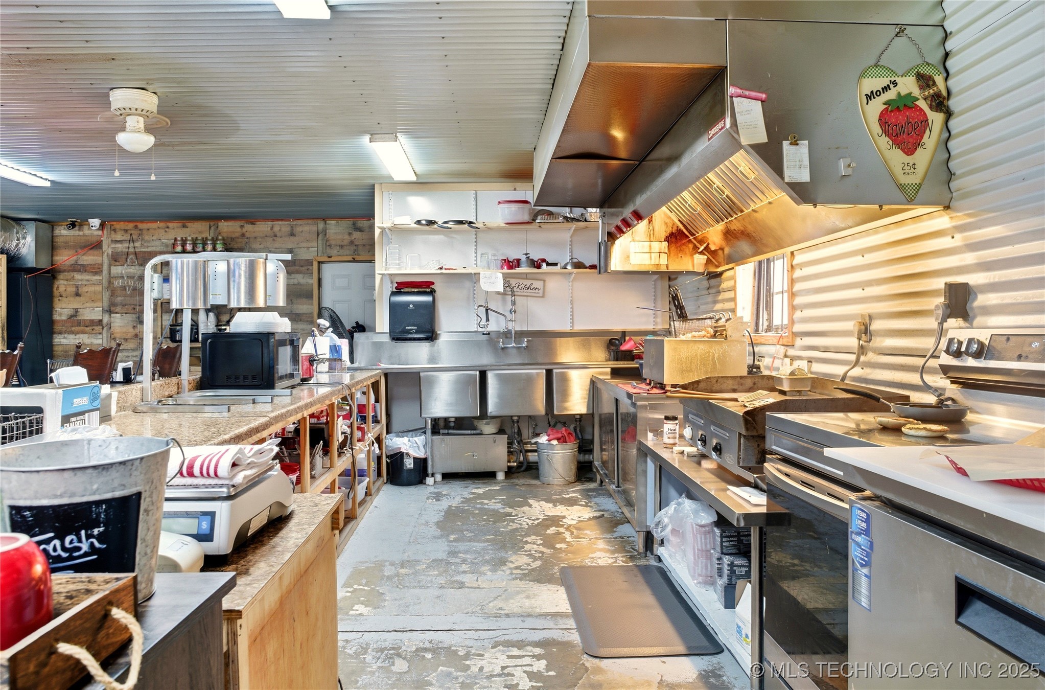 87792 Hwy 59 Property Photo 13