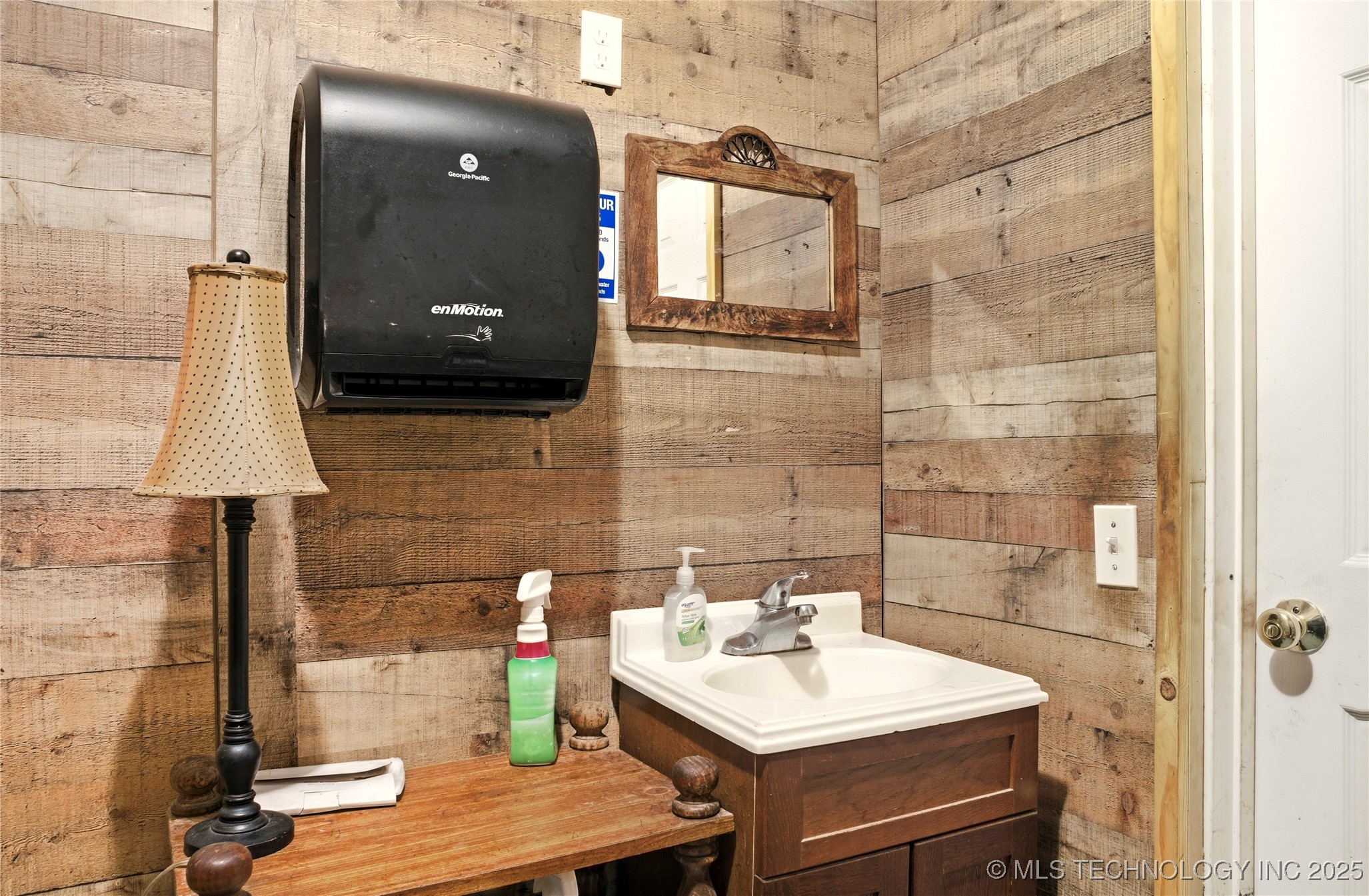 87792 Hwy 59 Property Photo 15