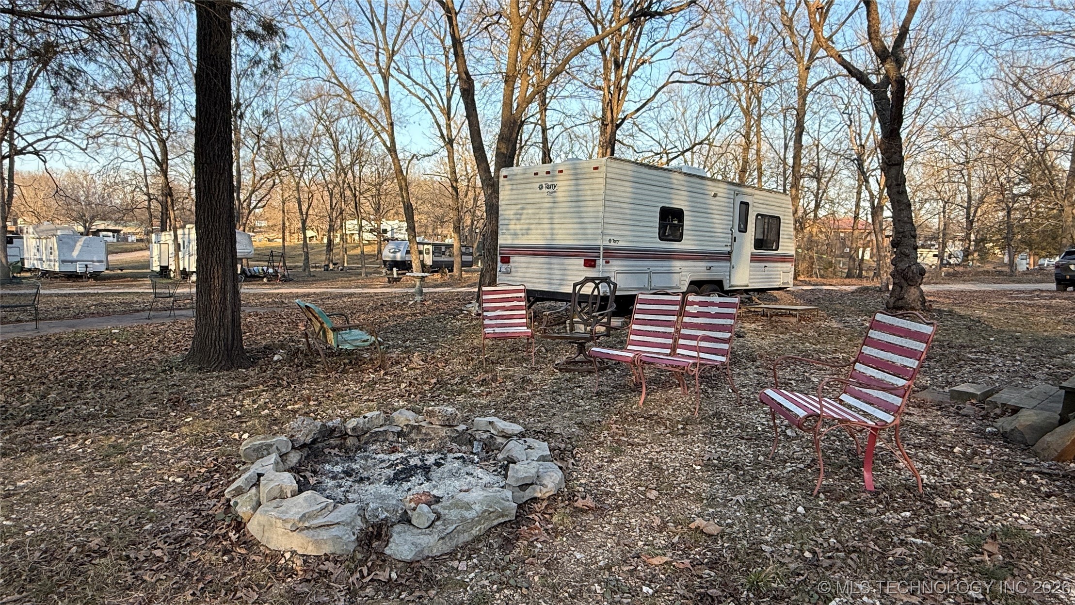 462430 Riverside Drive Property Photo 1