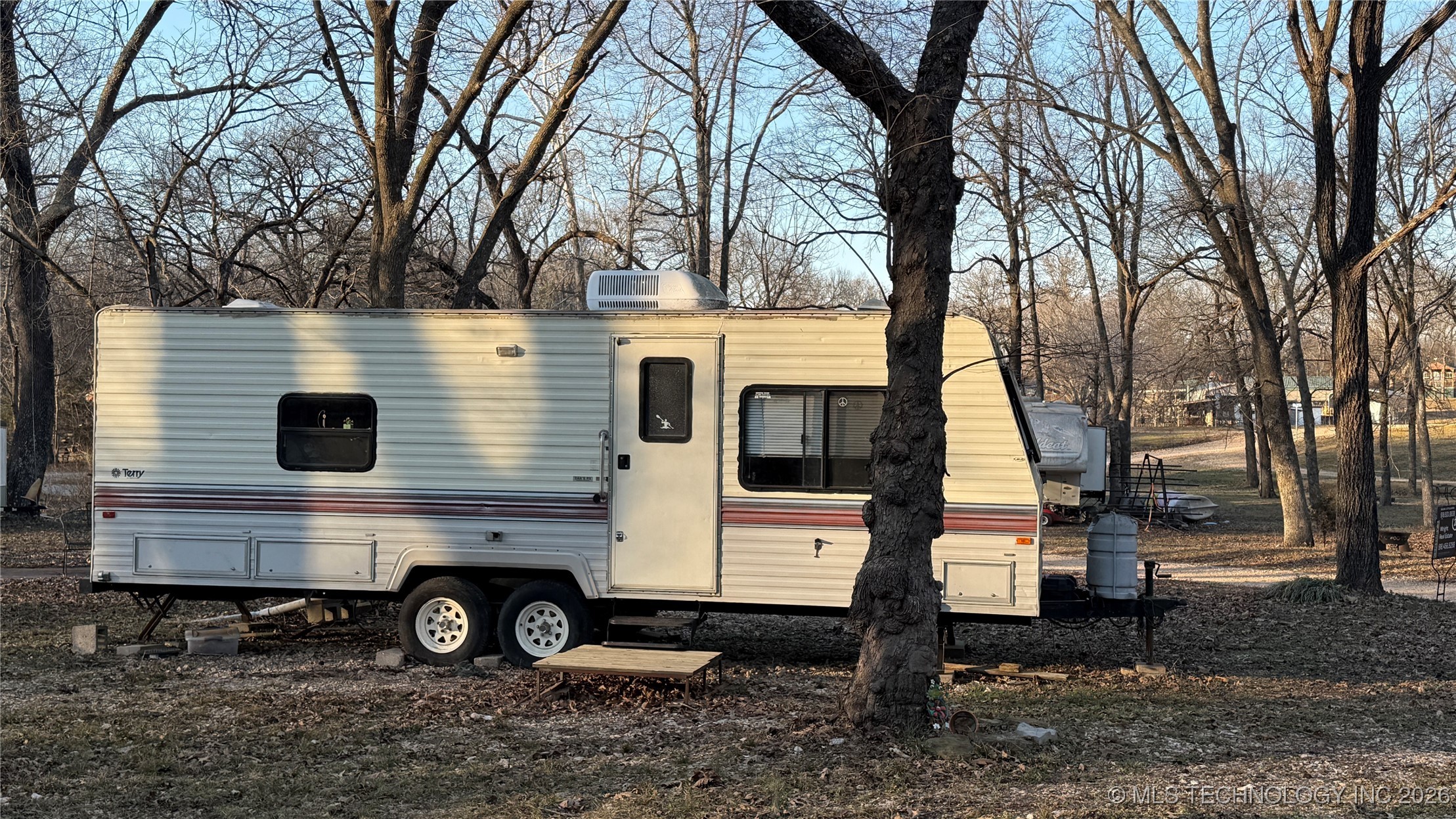 462430 Riverside Drive Property Photo 6