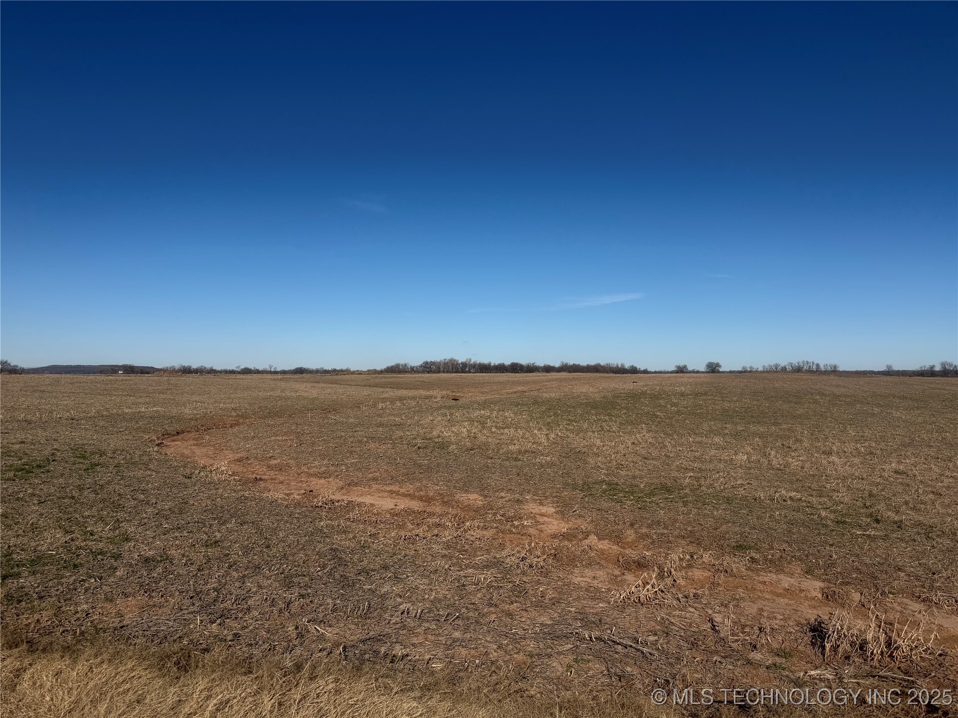 E 211th Street S Property Photo 1