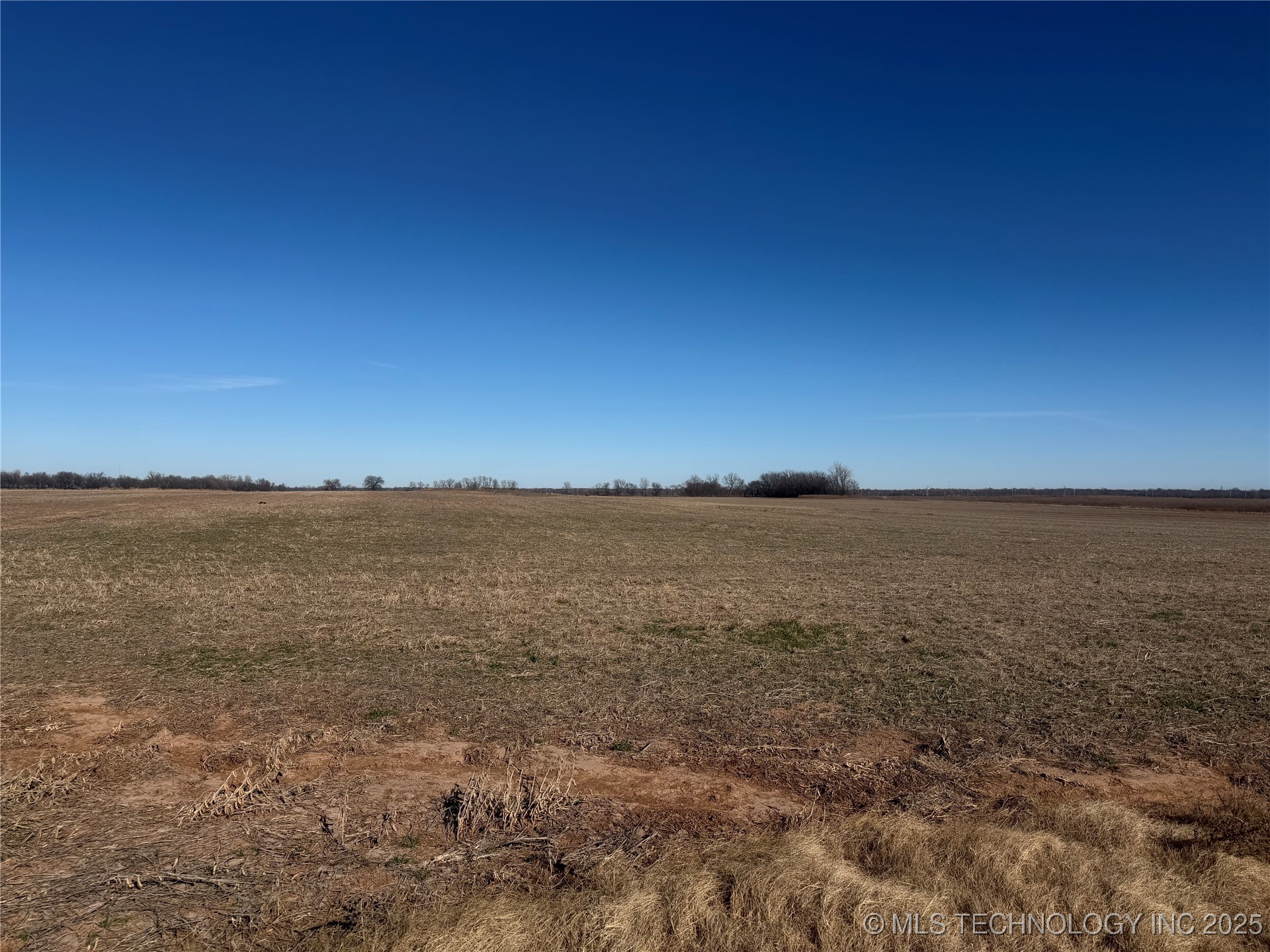 E 211th Street S Property Photo 2