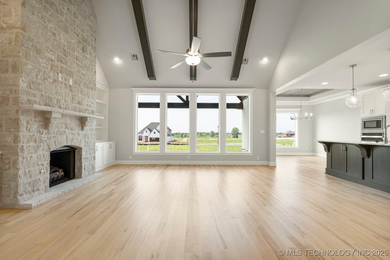 2715 W Tucson Court Property Photo 2