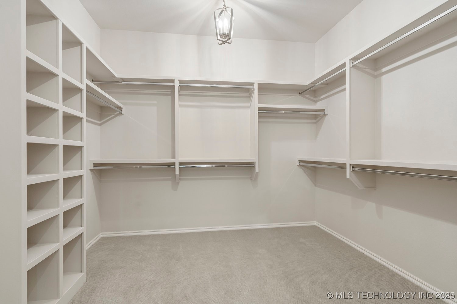 2715 W Tucson Court Property Photo 4