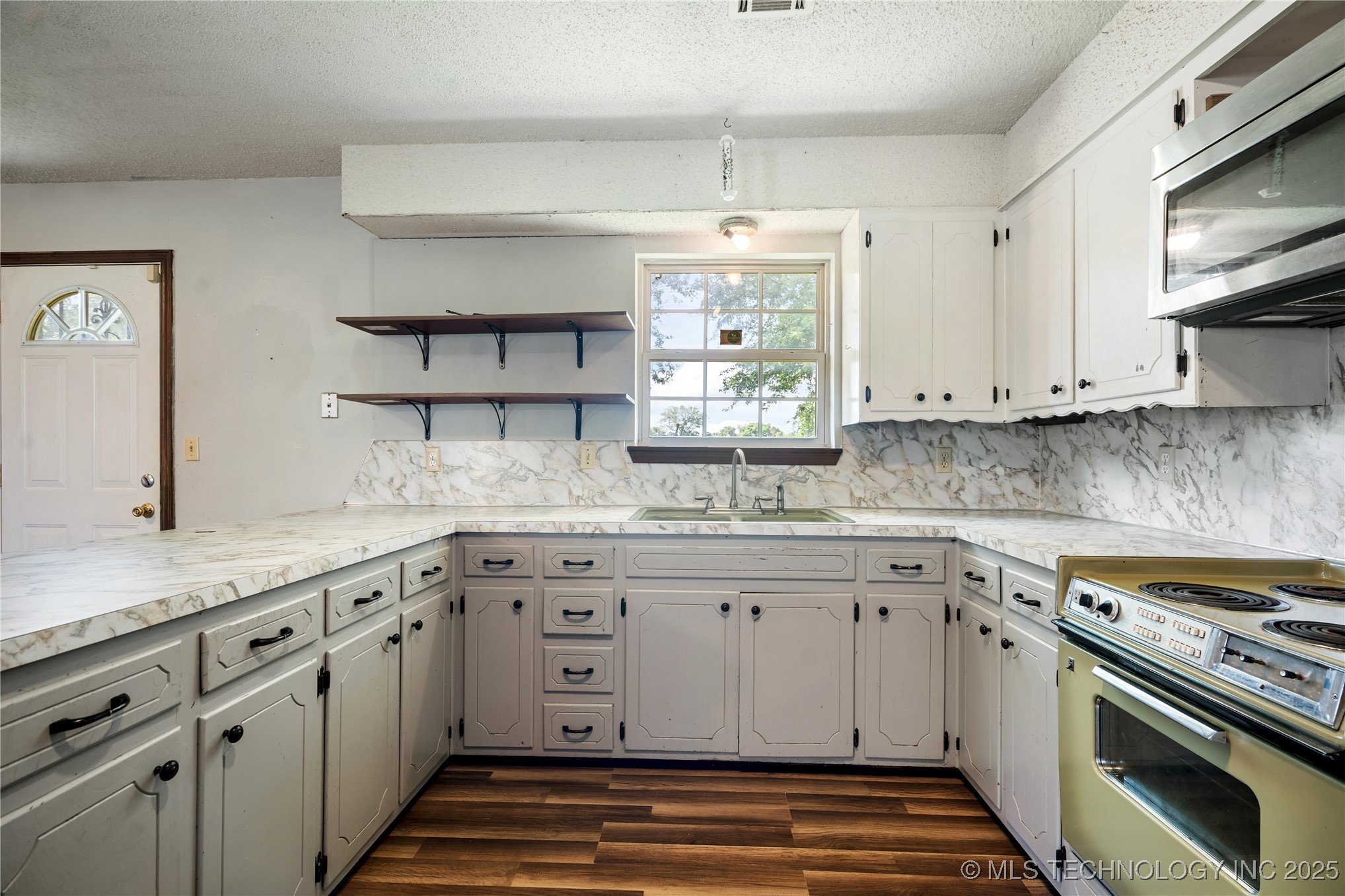 426670 1150 Road Property Photo 5