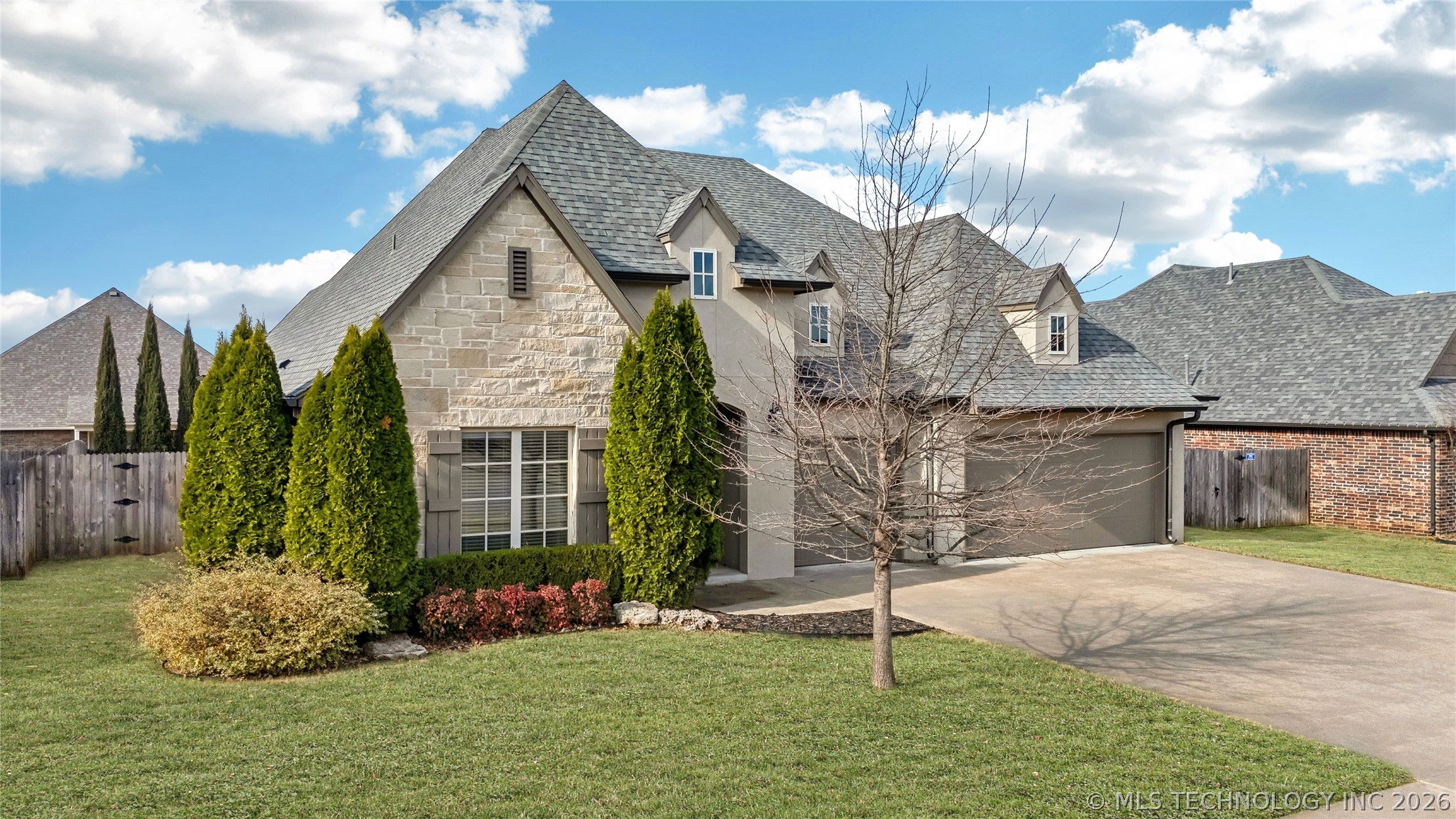 13006 S 2nd Street Property Photo 2