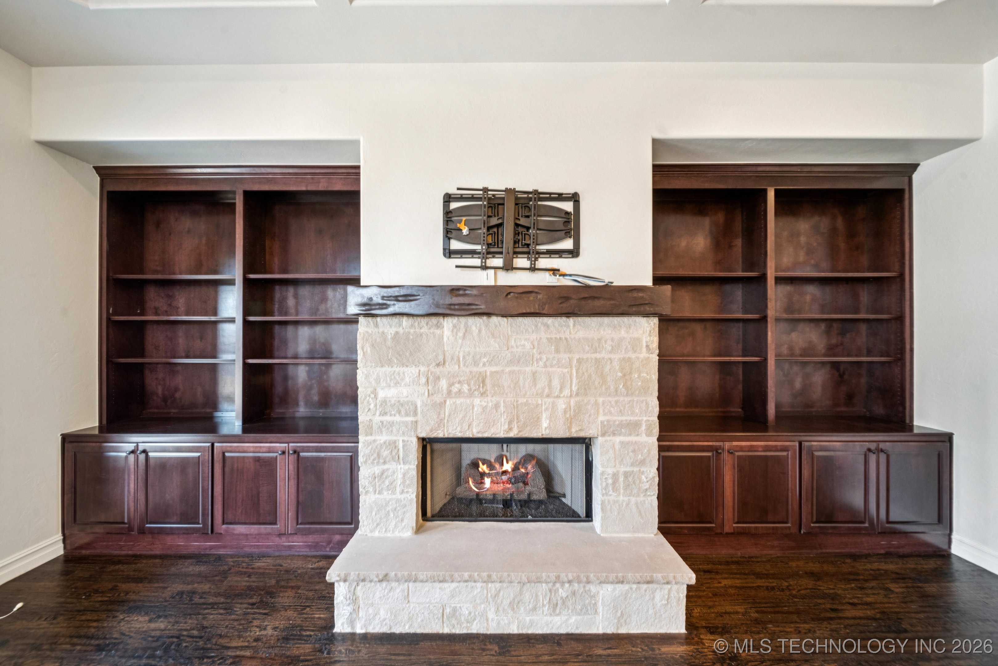 13006 S 2nd Street Property Photo 9