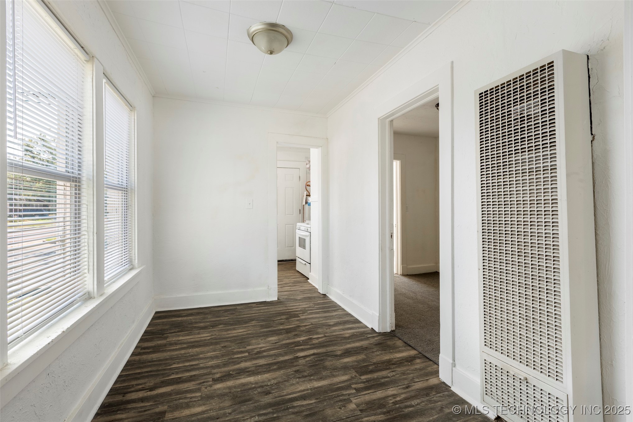 820 S 6th Property Photo 6