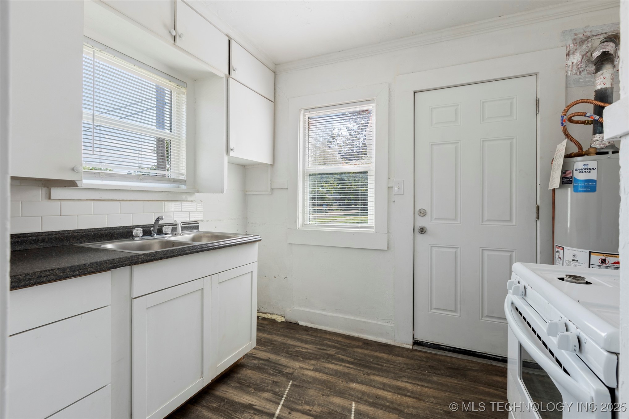 820 S 6th Property Photo 8