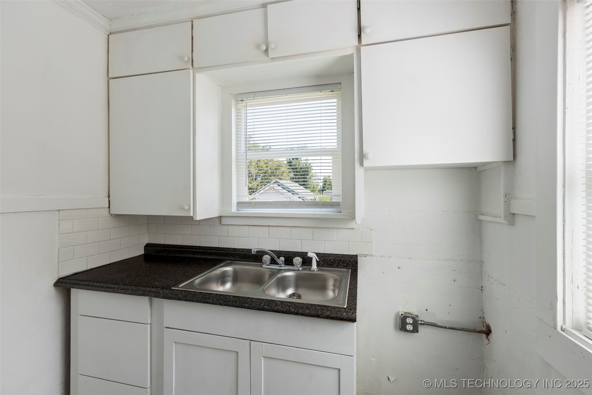 820 S 6th Property Photo 9