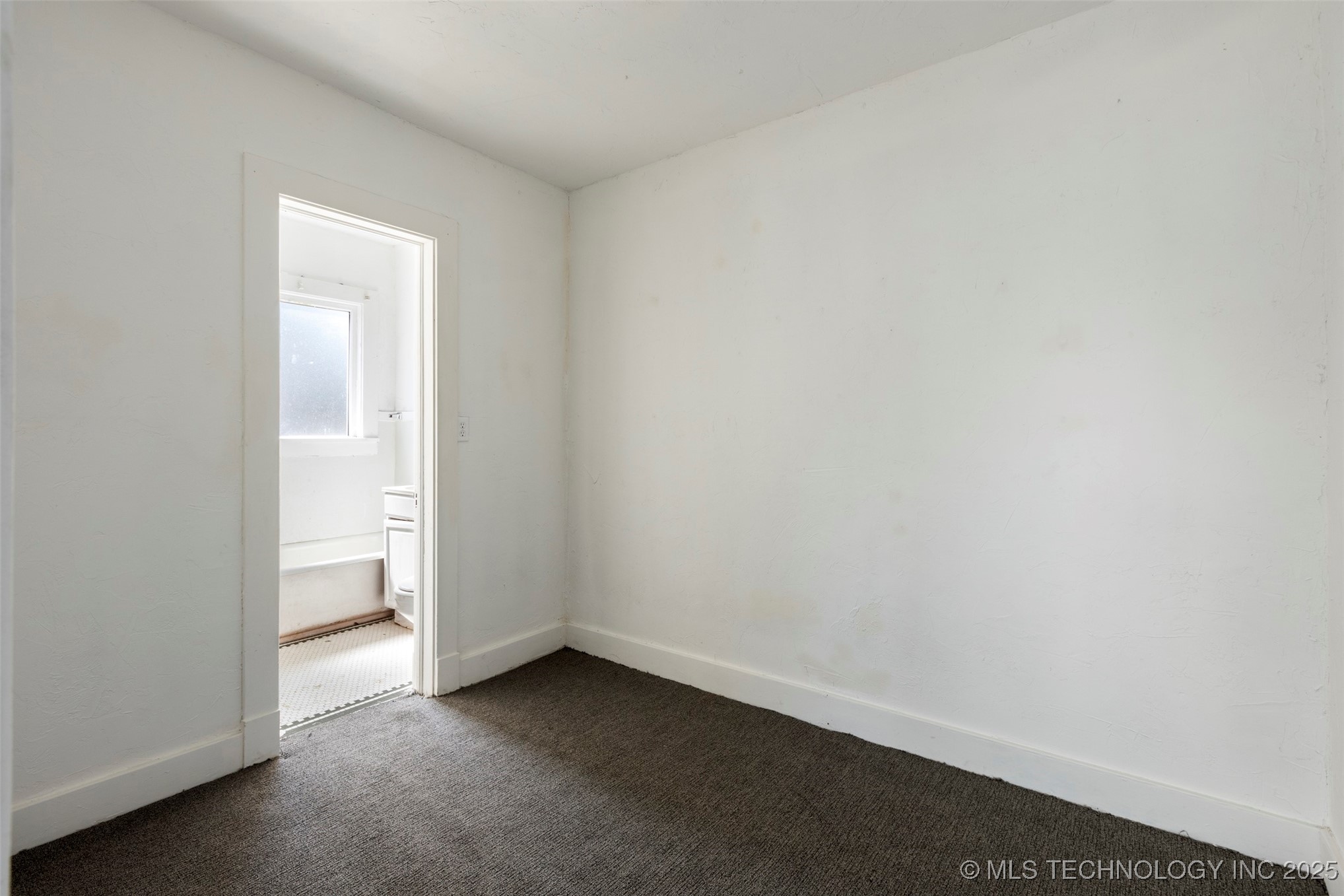 820 S 6th Property Photo 10