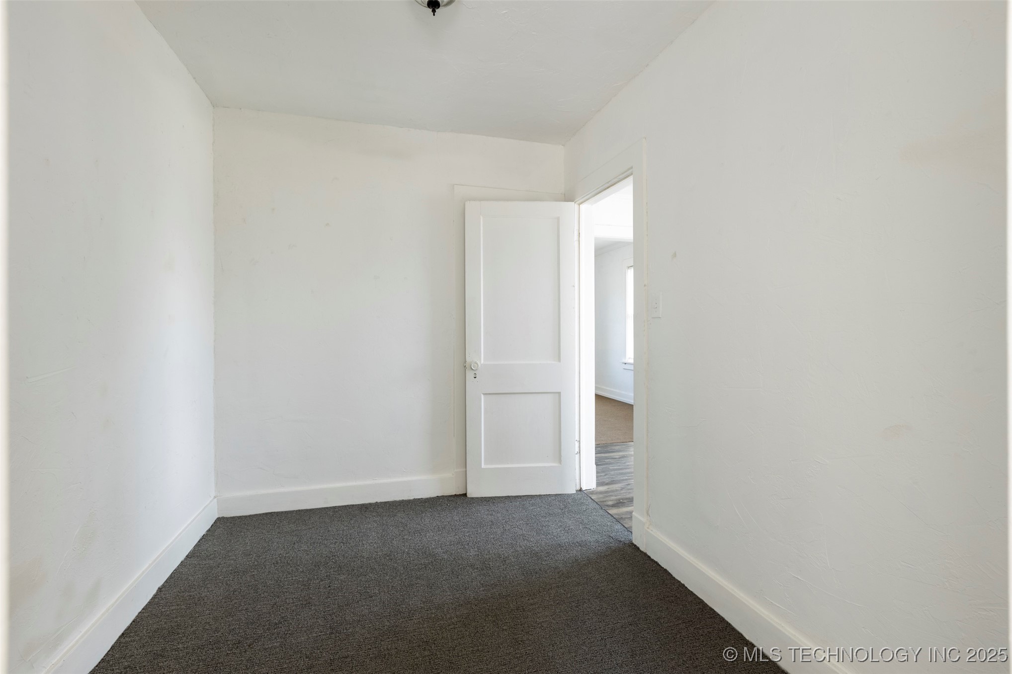 820 S 6th Property Photo 11