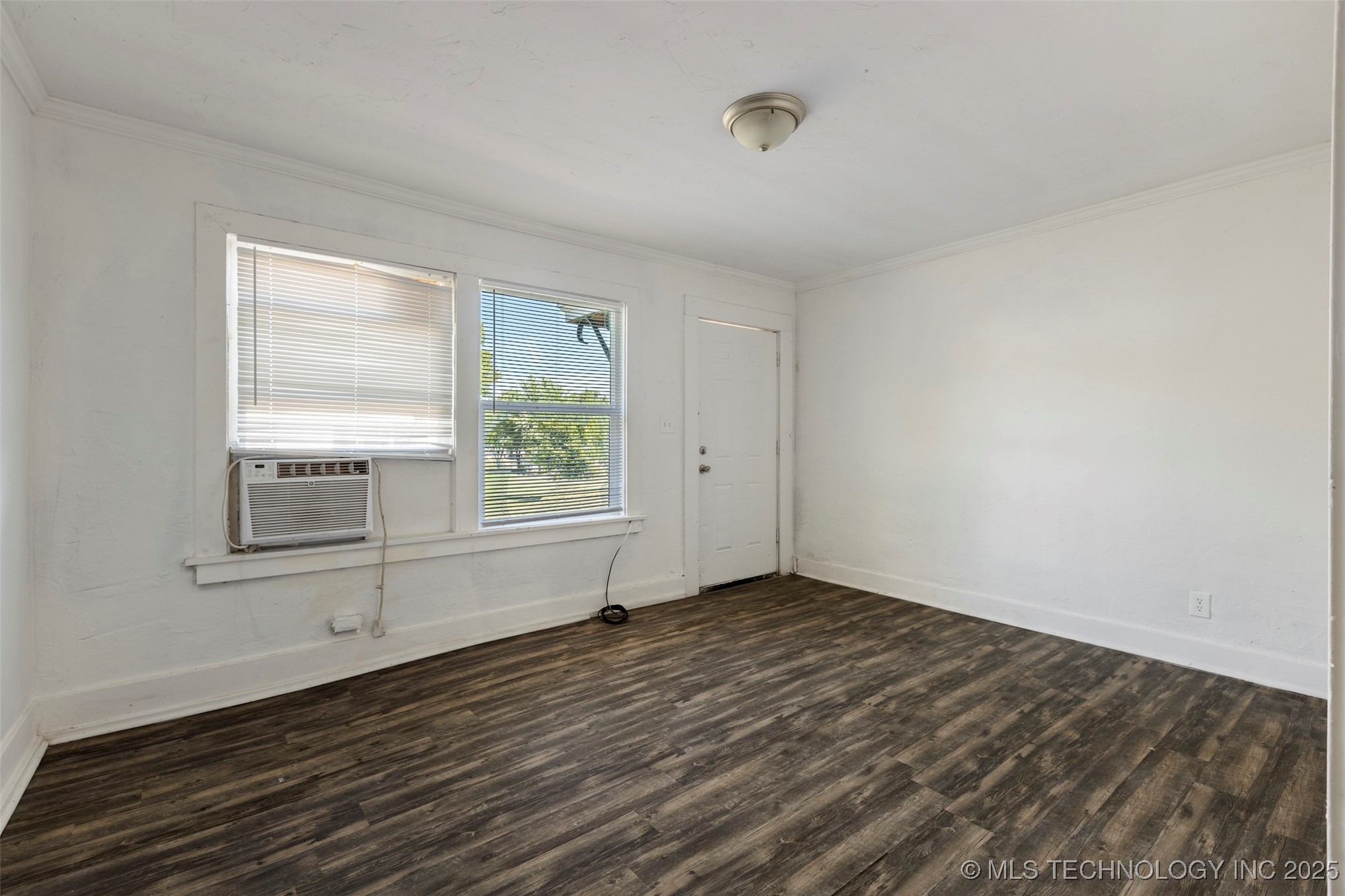 820 S 6th Property Photo 14