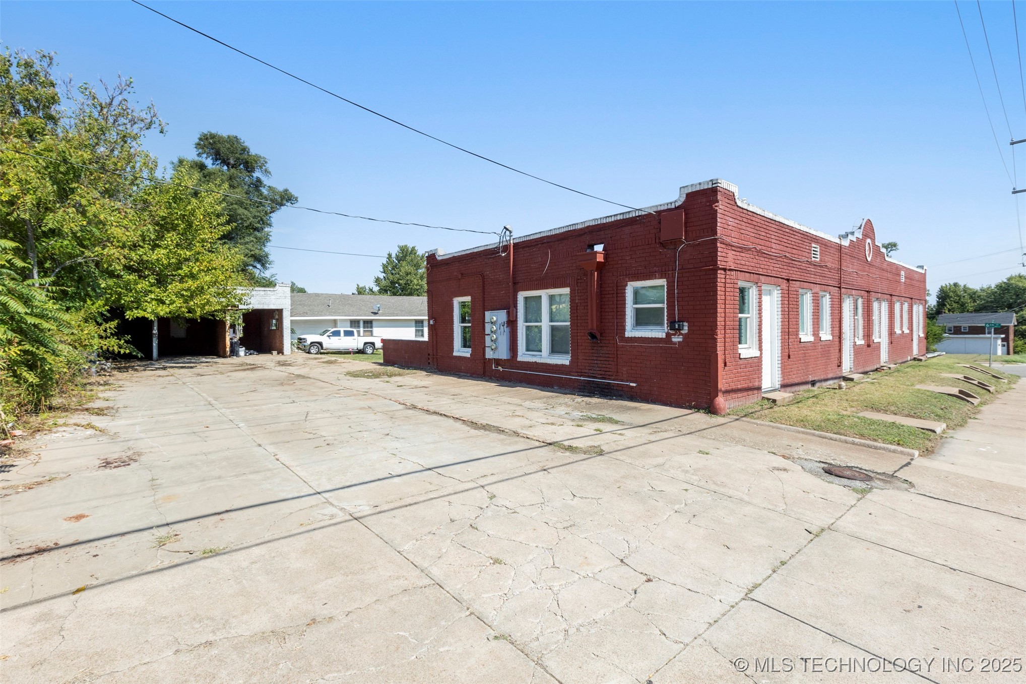 820 S 6th Property Photo 25